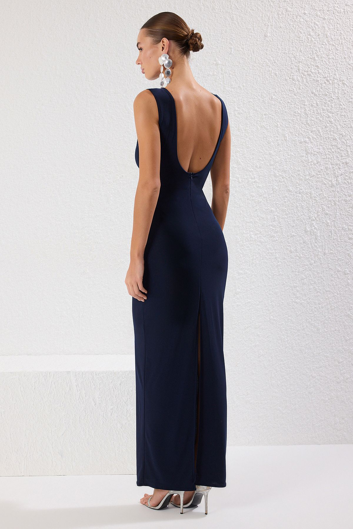 Trendyol Collection-Marineblaues, gerades, drapiertes, gewebtes, sandfarbenes Maxi-Abendkleid und Heimkehrkleid 4