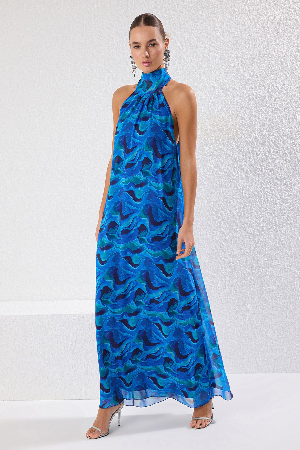 Trendyol Collection Többszínű absztrakt mintás bélelt sifon Unife estélyi ruha TPRSS25AE00126