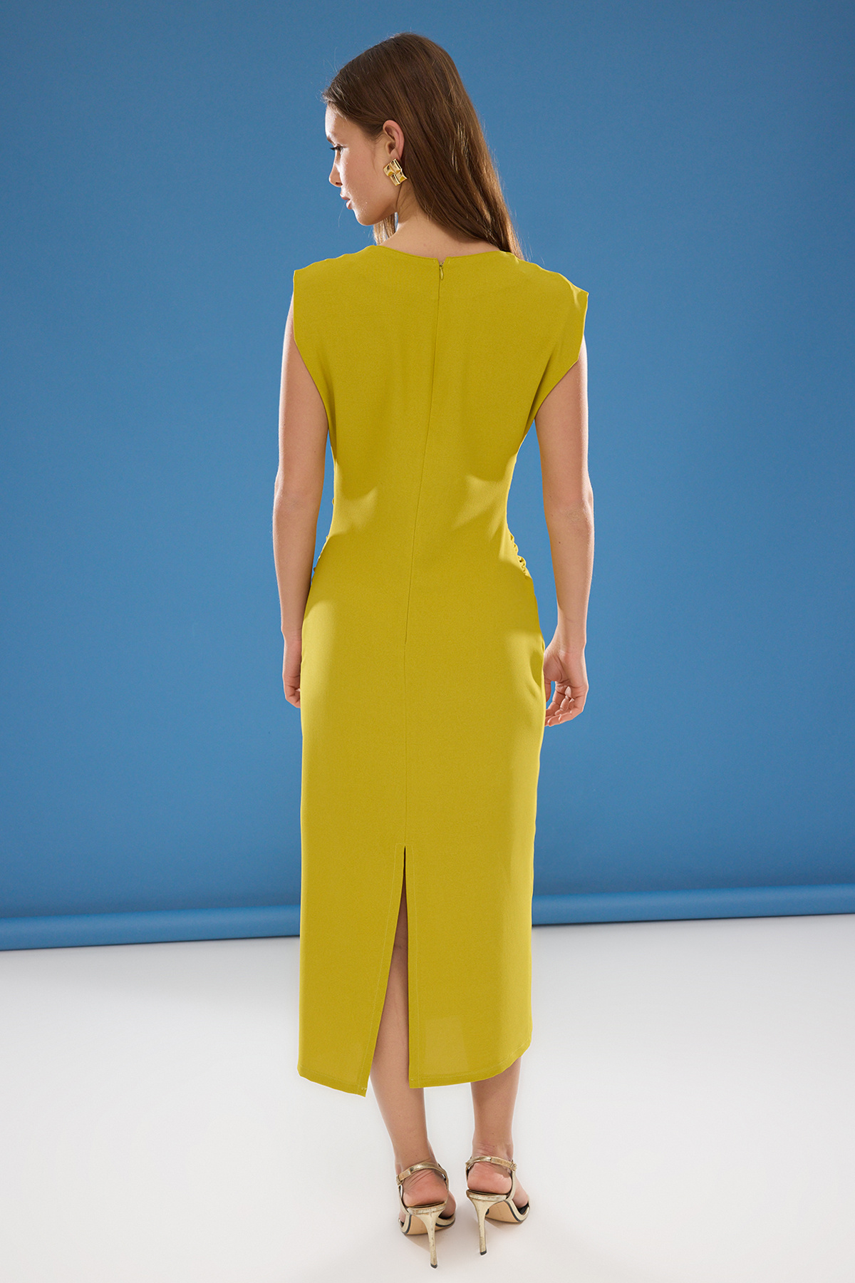Trendyol Collection-Olajos zöld sima testhez simuló Midi szőtt ruha TWOSS25EL00120 4