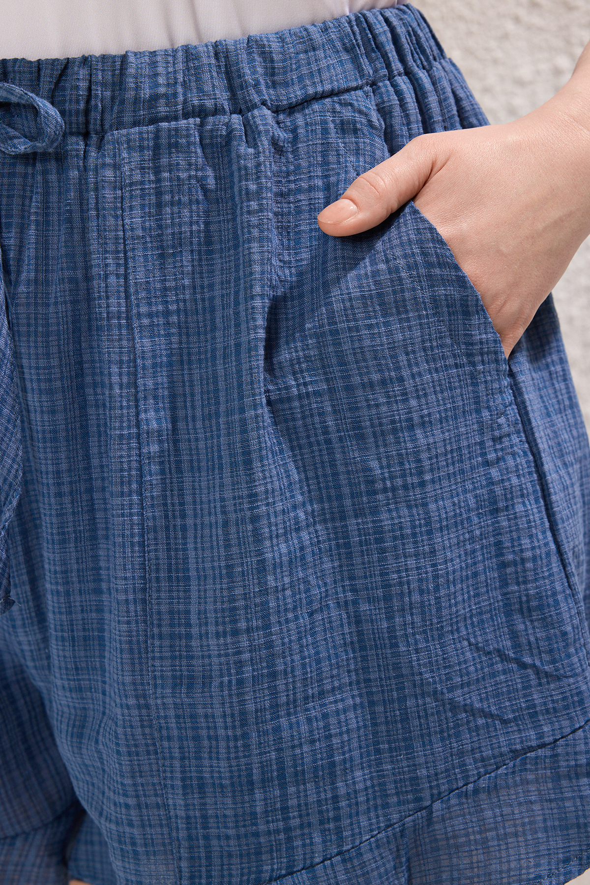 Trendyolmilla  İndigo Geniş Paça Keten Görünümlü Büyük Beden Şort&Bermuda TBBSS25AP00010 - Görsel 3