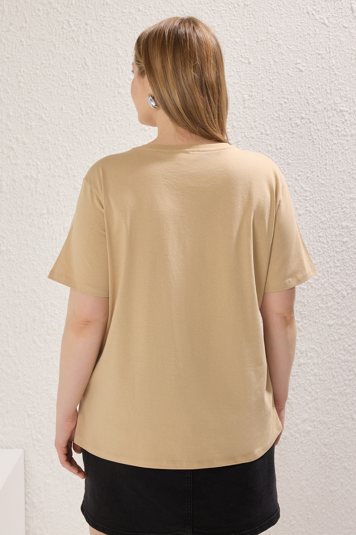 Trendyol Curve-Beige Oversize Printed Cotton T-Shirt with Pocket Lining, Plus Size Tbbss24Bf00059 4