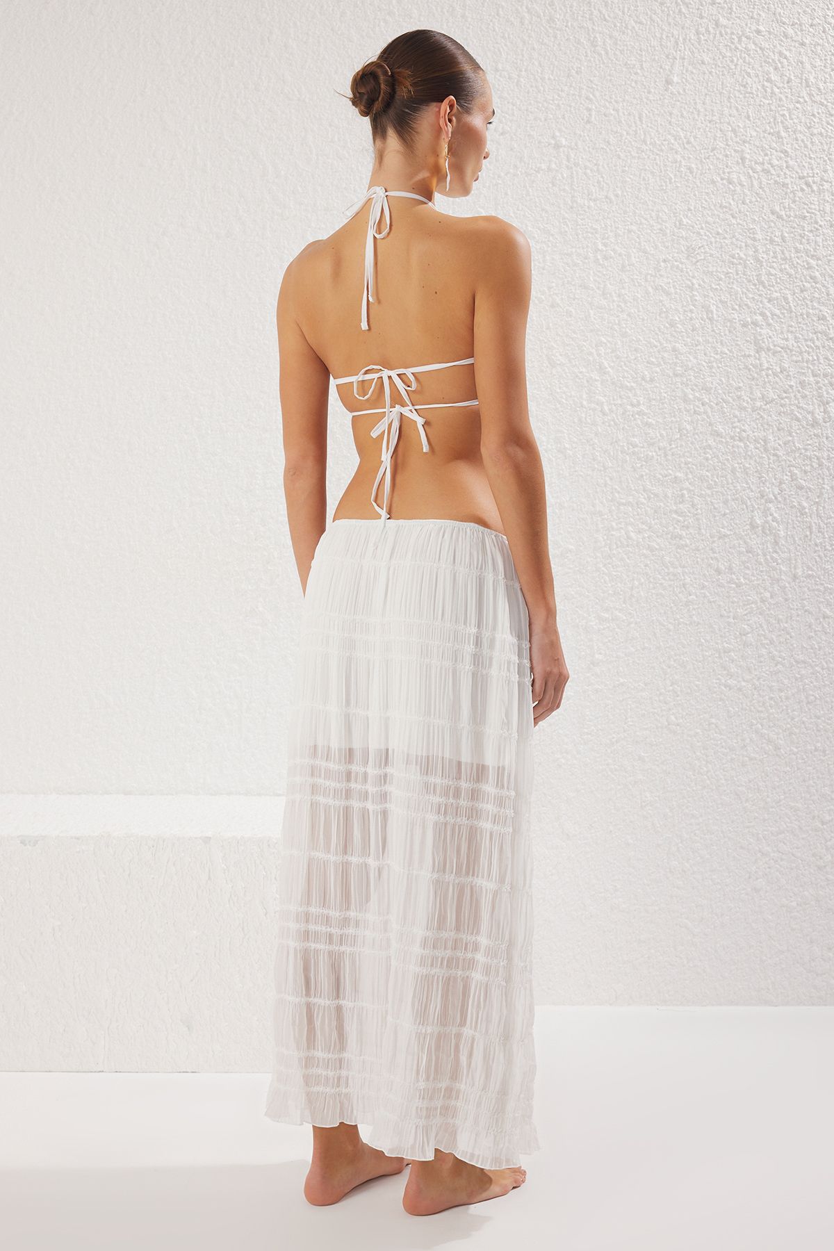 Trendyol Collection-Ecrufarbener, geraffter, detaillierter Chiffon-Blusenrock-Strandanzug TBESS25AU00040 5