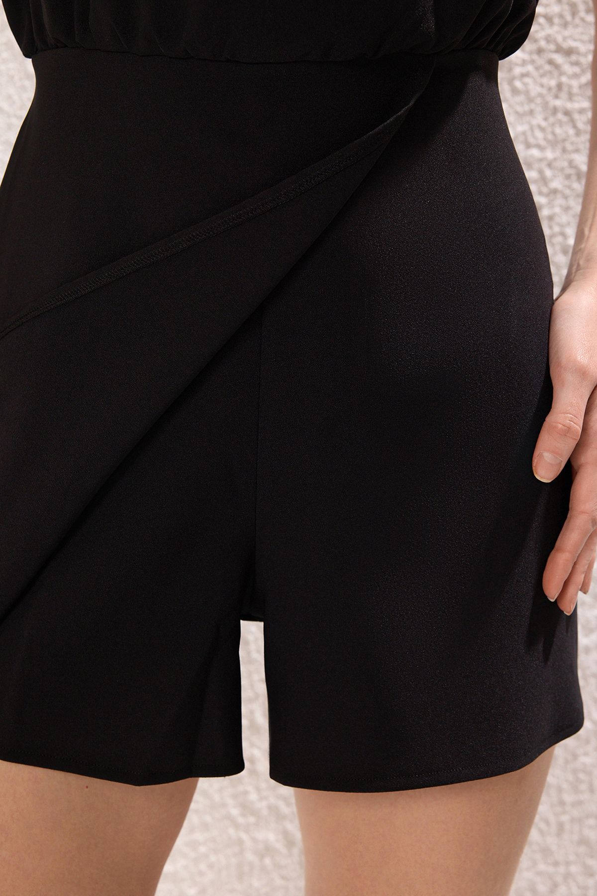 Trendyol Collection-Black Wide Leg Accessory Detailed Mini Woven Jumpsuit Twoss25Tu00018 4
