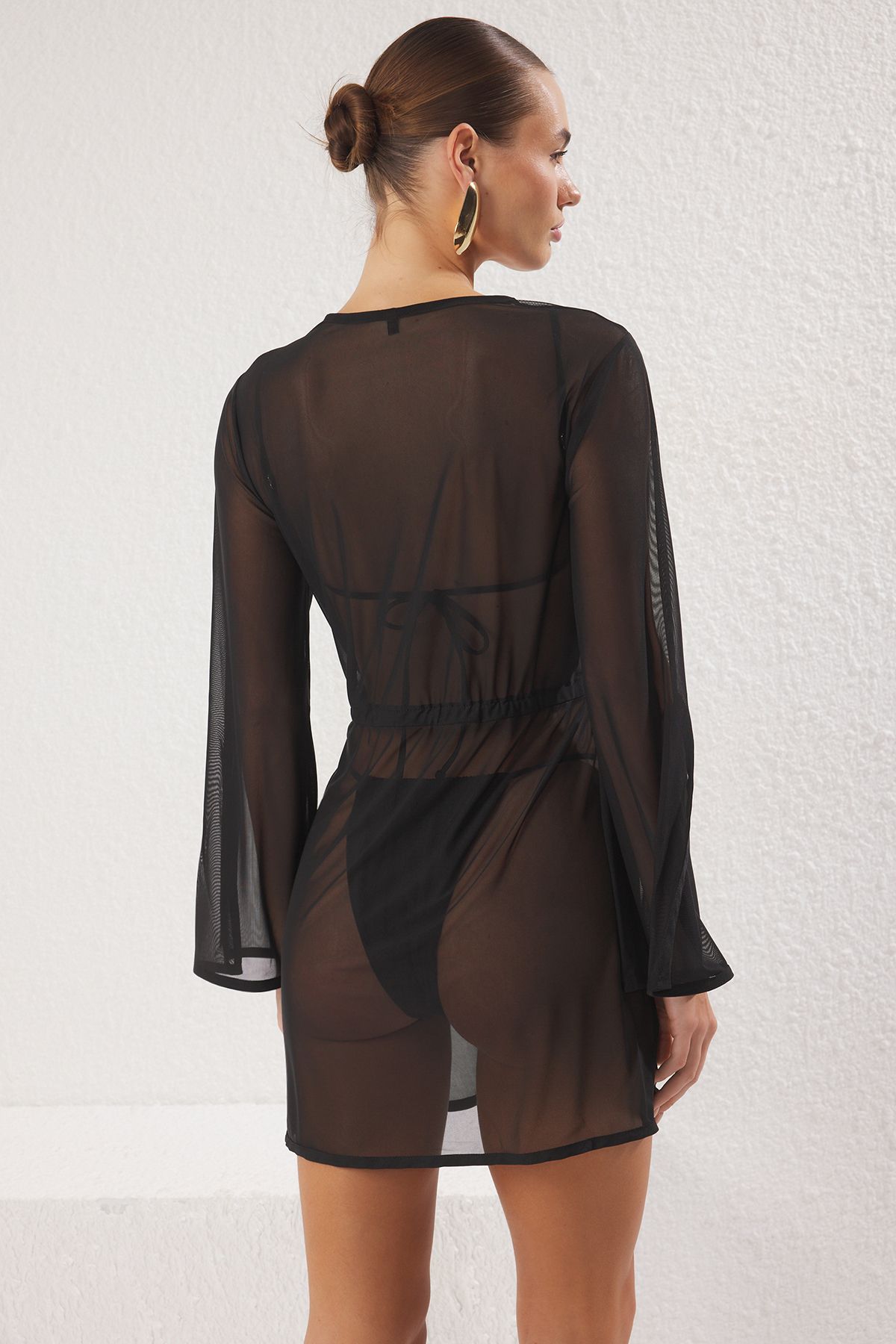 Trendyol Collection-Transparenter schwarzer Mini-Kimono mit Gürtel und Kaftan – TBESS25KM00006 4
