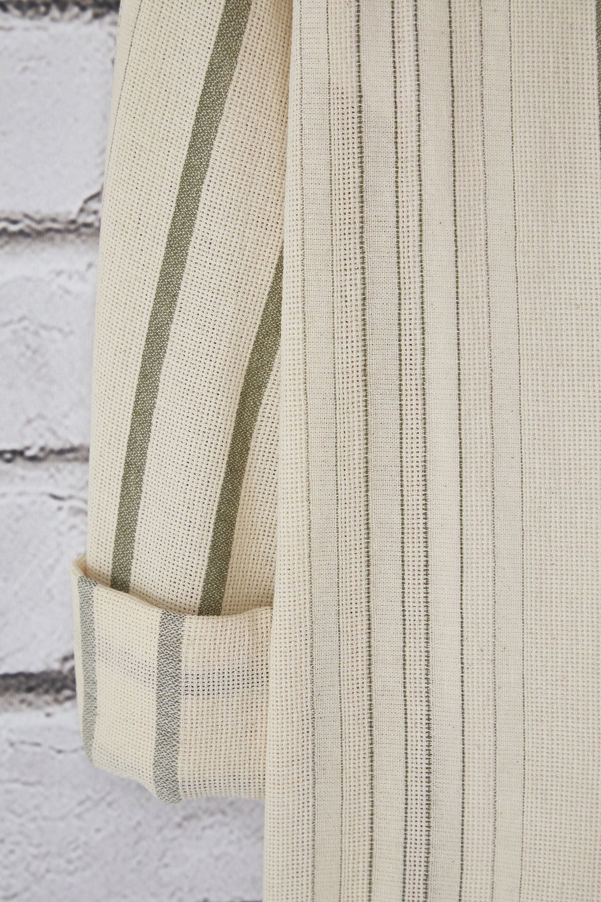 Trendyol Collection-Prémiová khaki košile Regular Fit s pruhy – plátěná textura TMNSS23GO00056 7