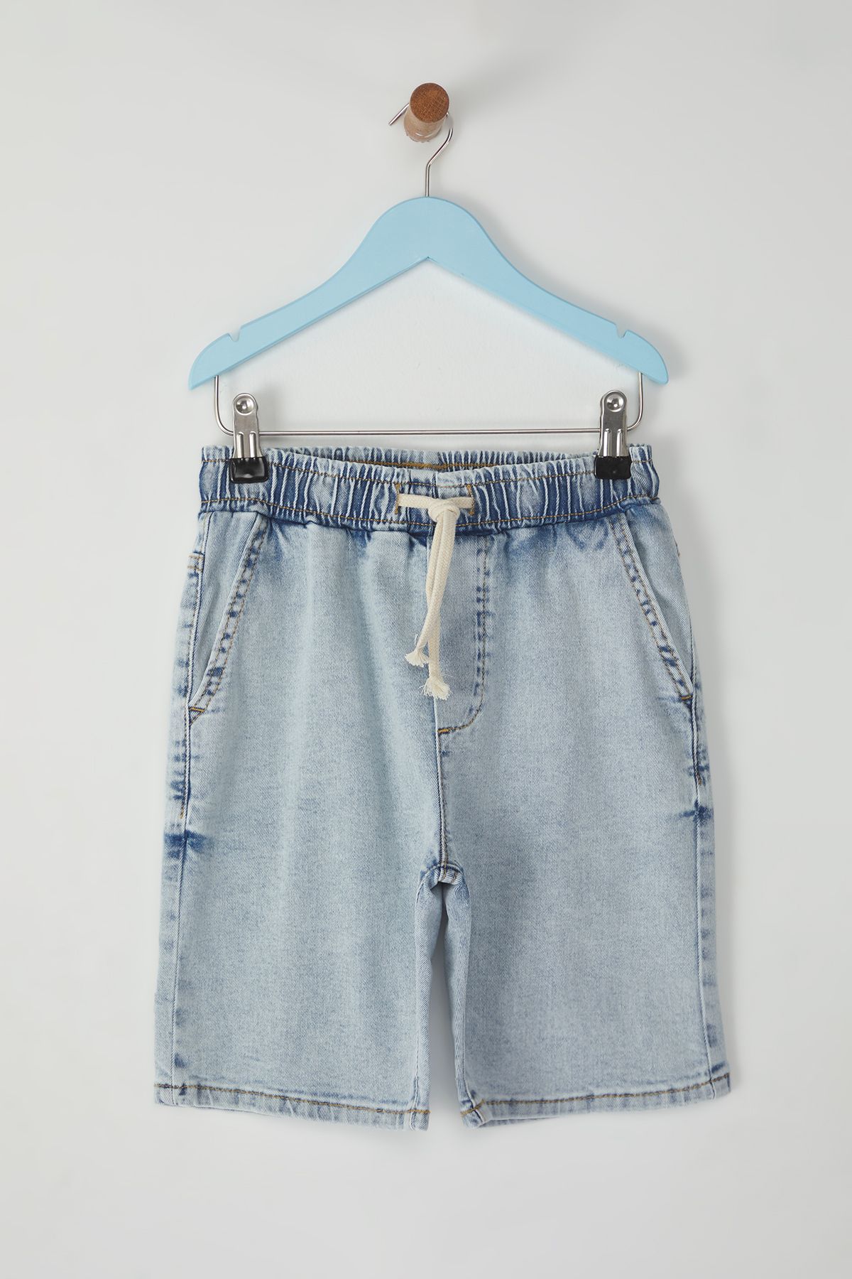 TRENDYOLKIDS-Pantaloni scurți din denim drept albastru deschis și Bermude TKDSS25SR00008 1