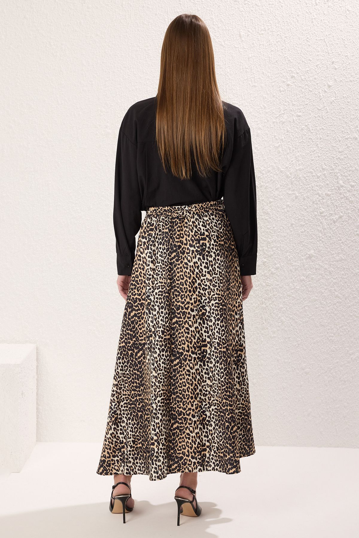 Trendyol Modest-Brauner gewebter Rock mit Leopardenmuster TCTAW25EE00008 4