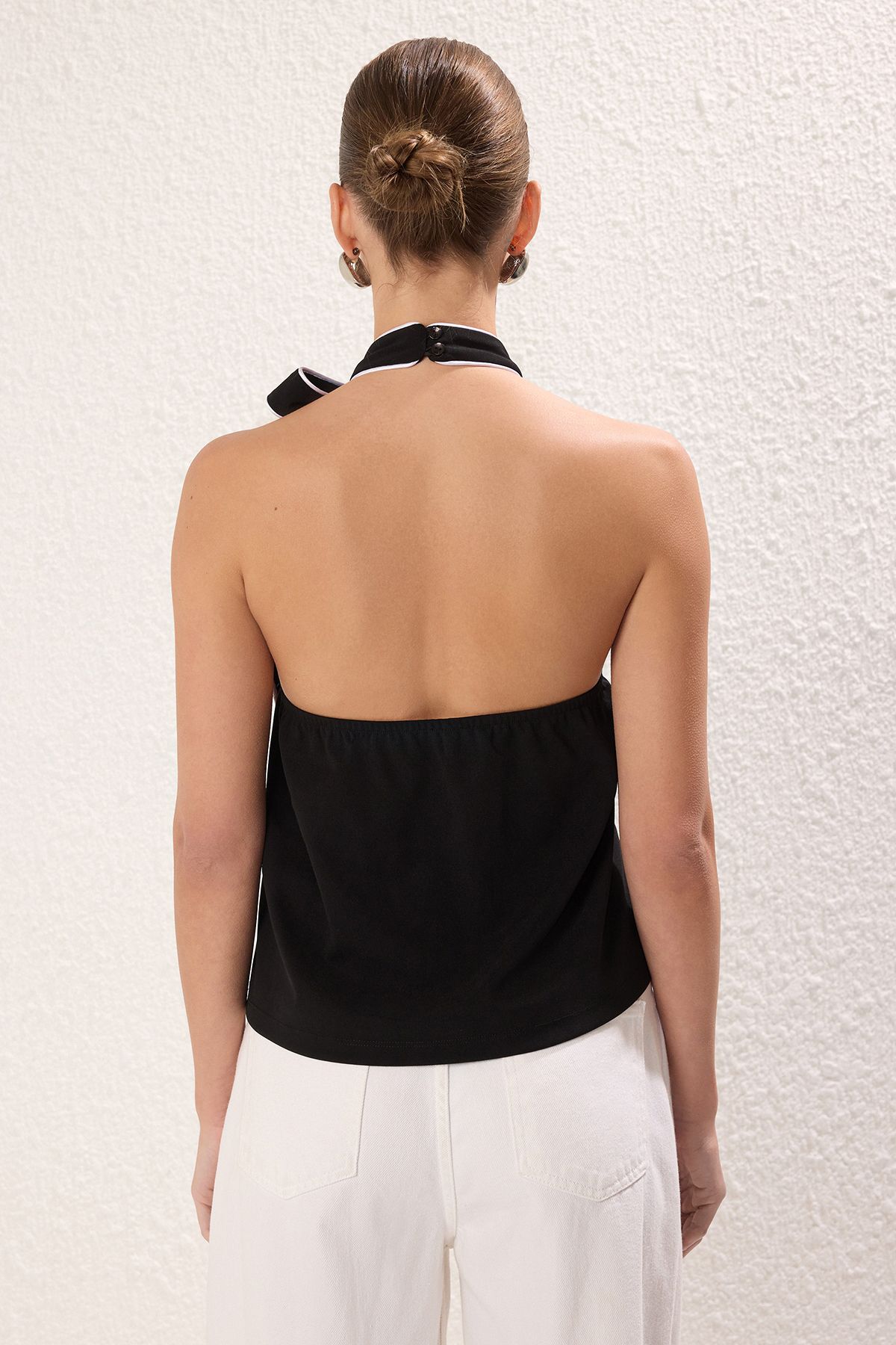 Trendyol Collection-Bluză neagră tricotată elastică, cu decolteu în picioare, cu detaliu de țevi de contrast TWOSS25BZ00267 4