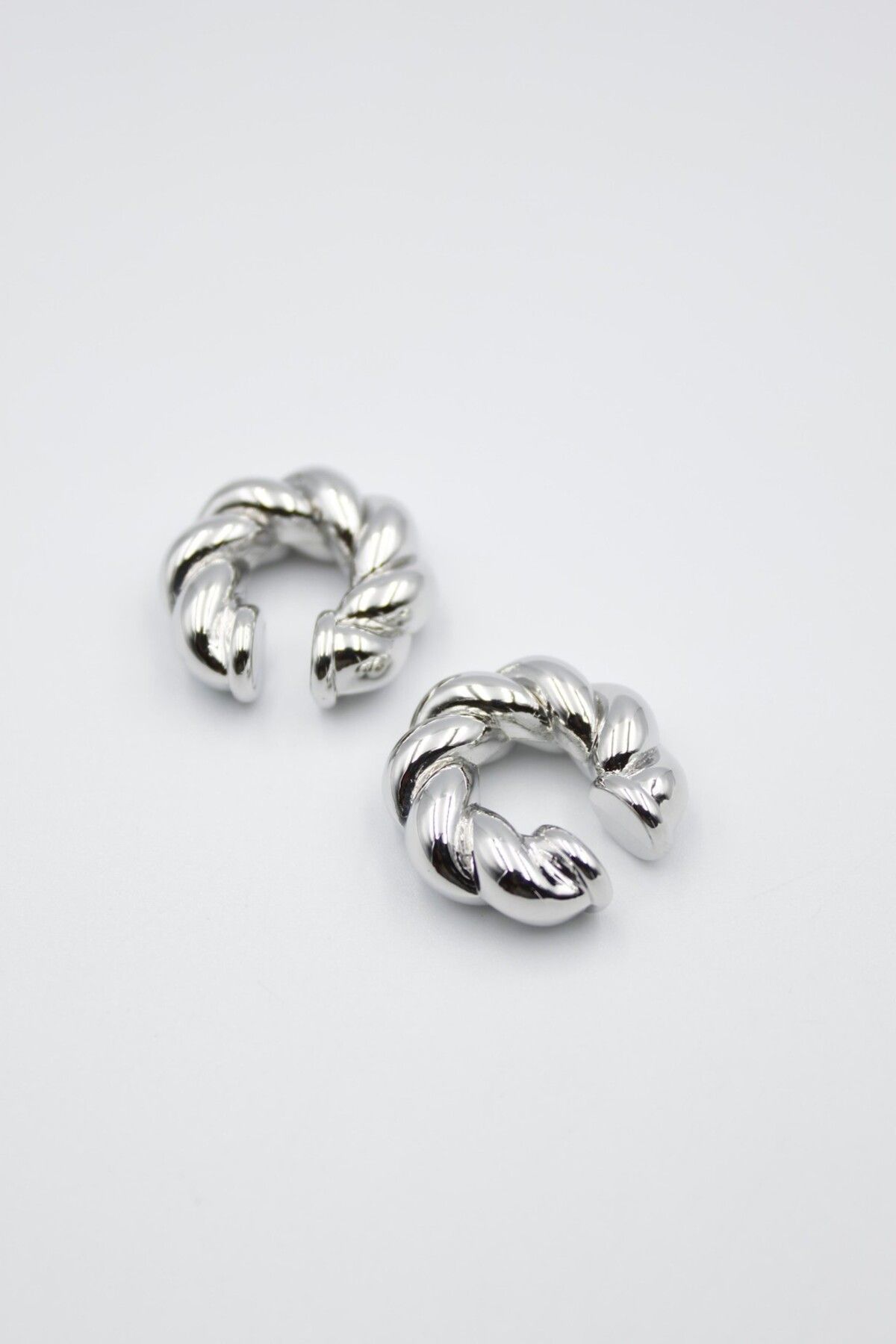 Entrendi Cansus-Thick Earcuff Twist 1