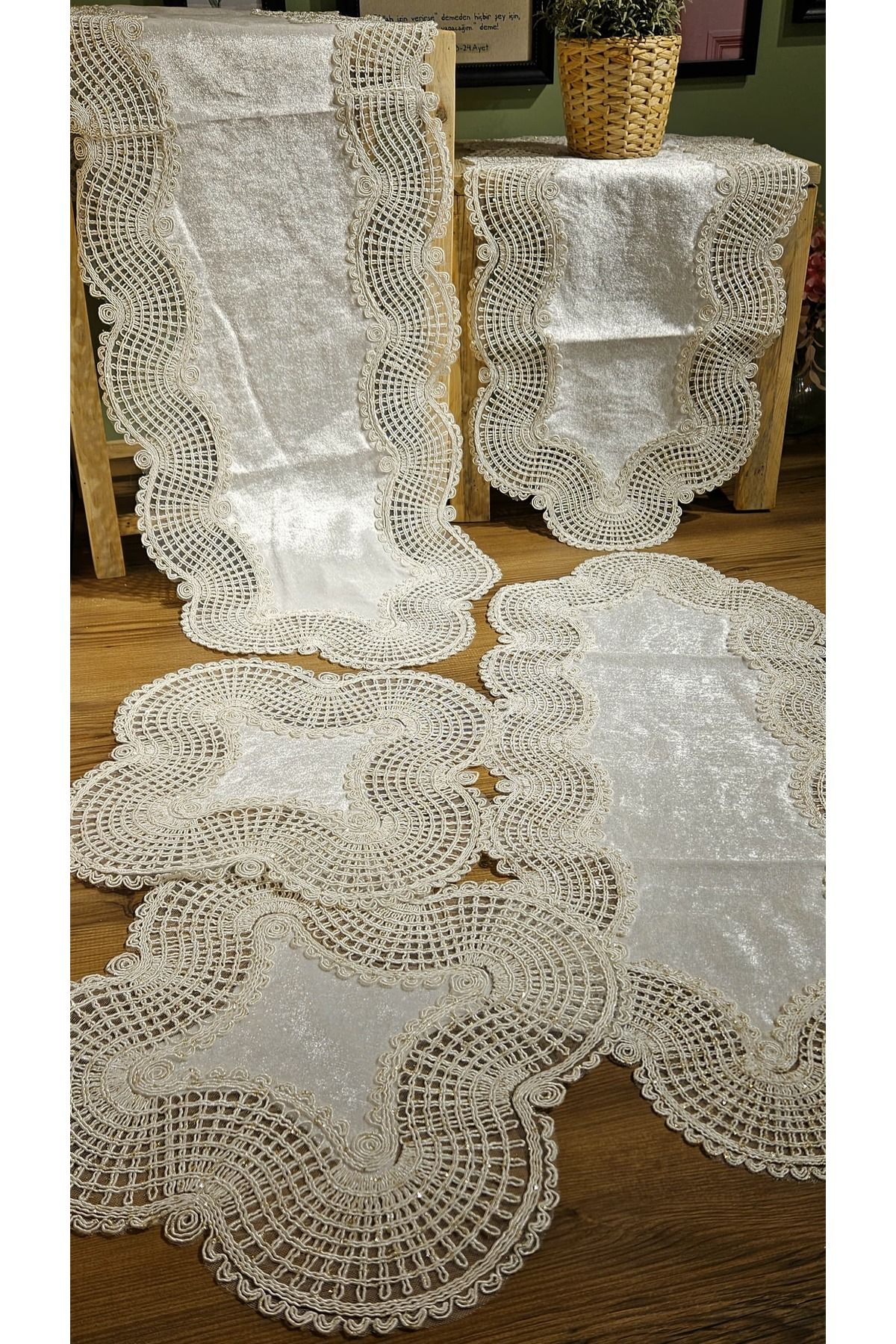 LİNDENİ HOME-Living Room Set - Tablecloth 4412 Honeycomb, 1 Ad 144*42 Cm, 2 Ad 88*39 Cm, 2 Ad 39*39 cm 1