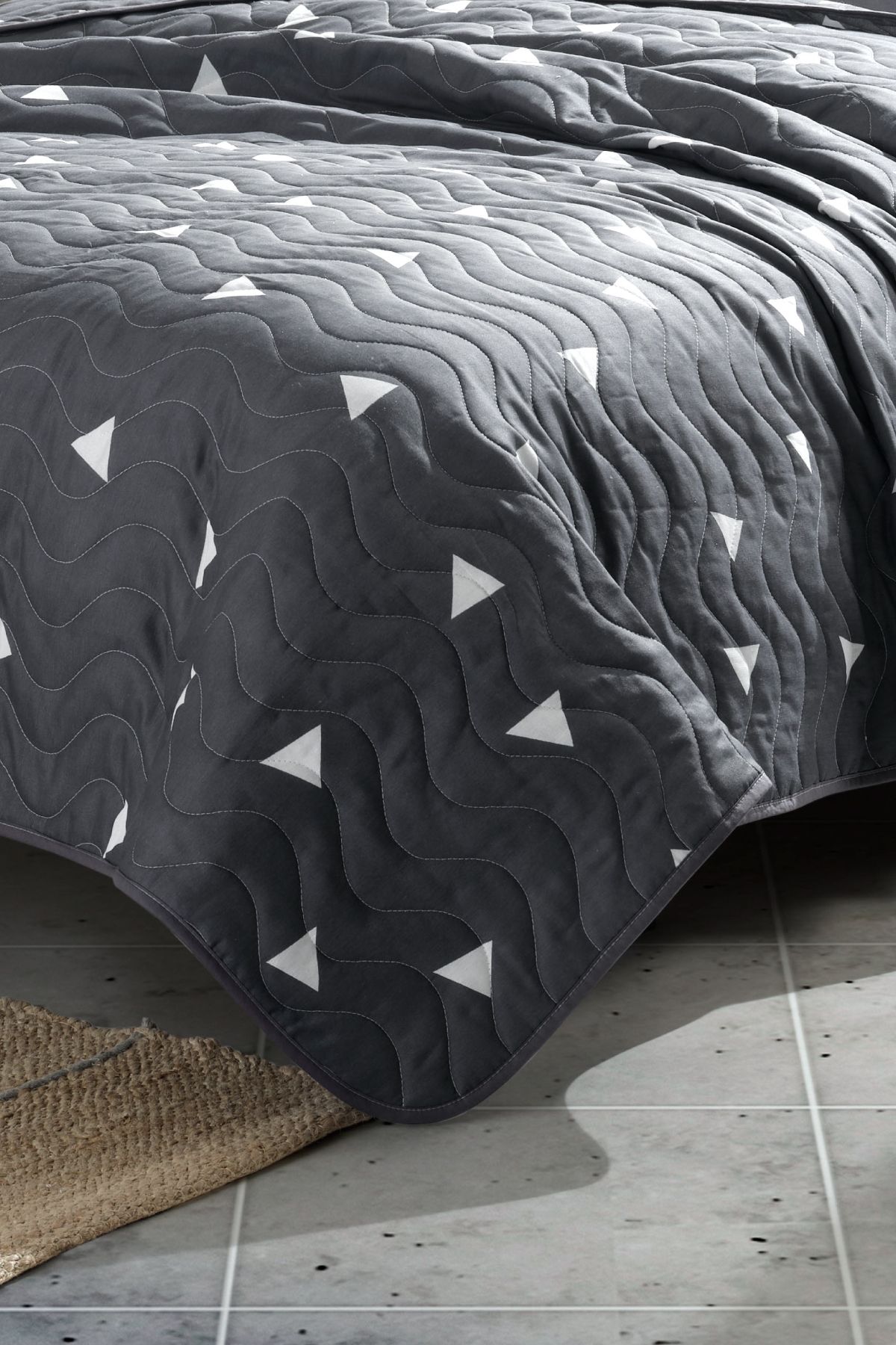 Eponj Home-Double Gray Quilted Bedspread Set 5