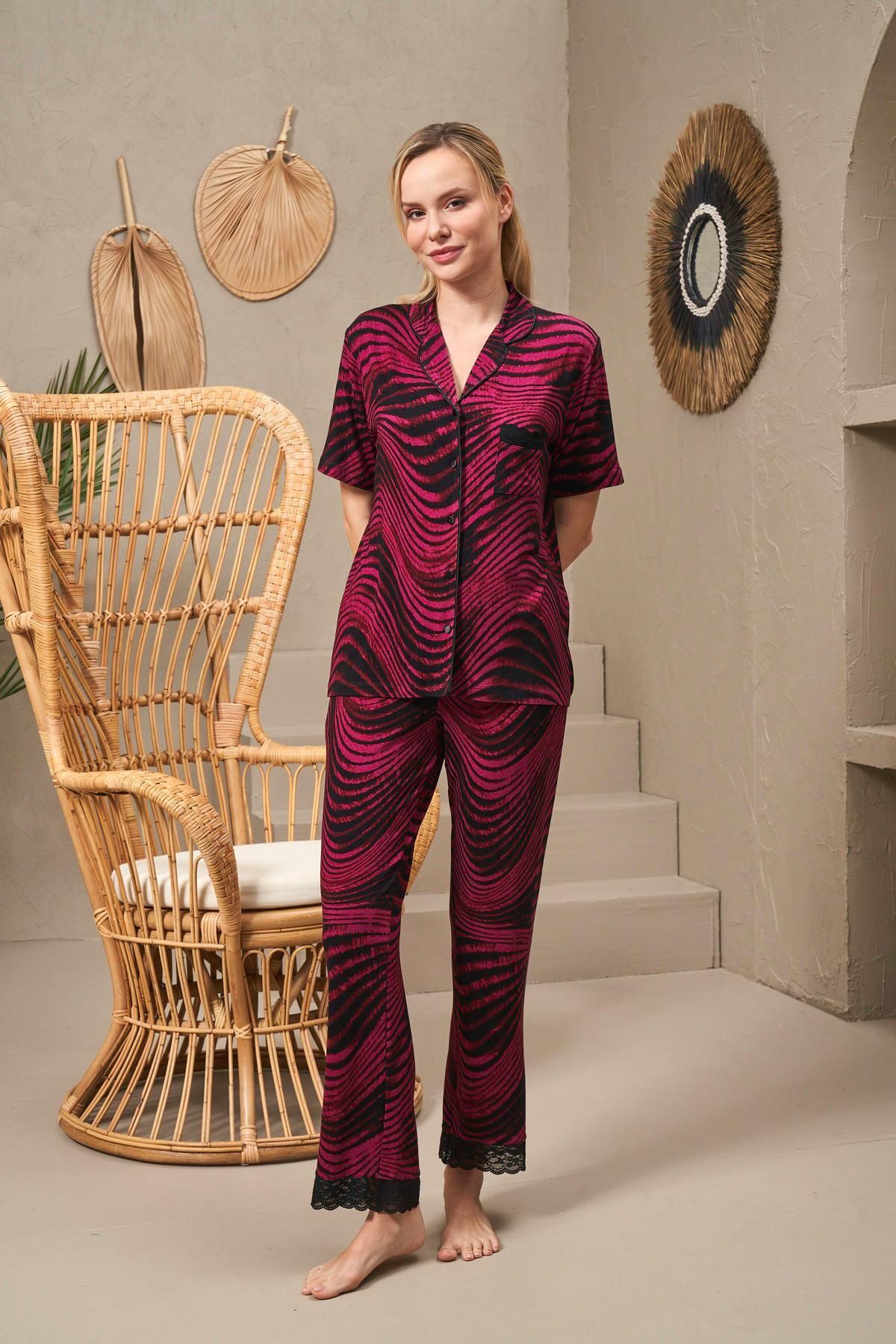 PJS-25140 Set de pijamale cu mâneci scurte cu model, cu guler, cu nasturi 4
