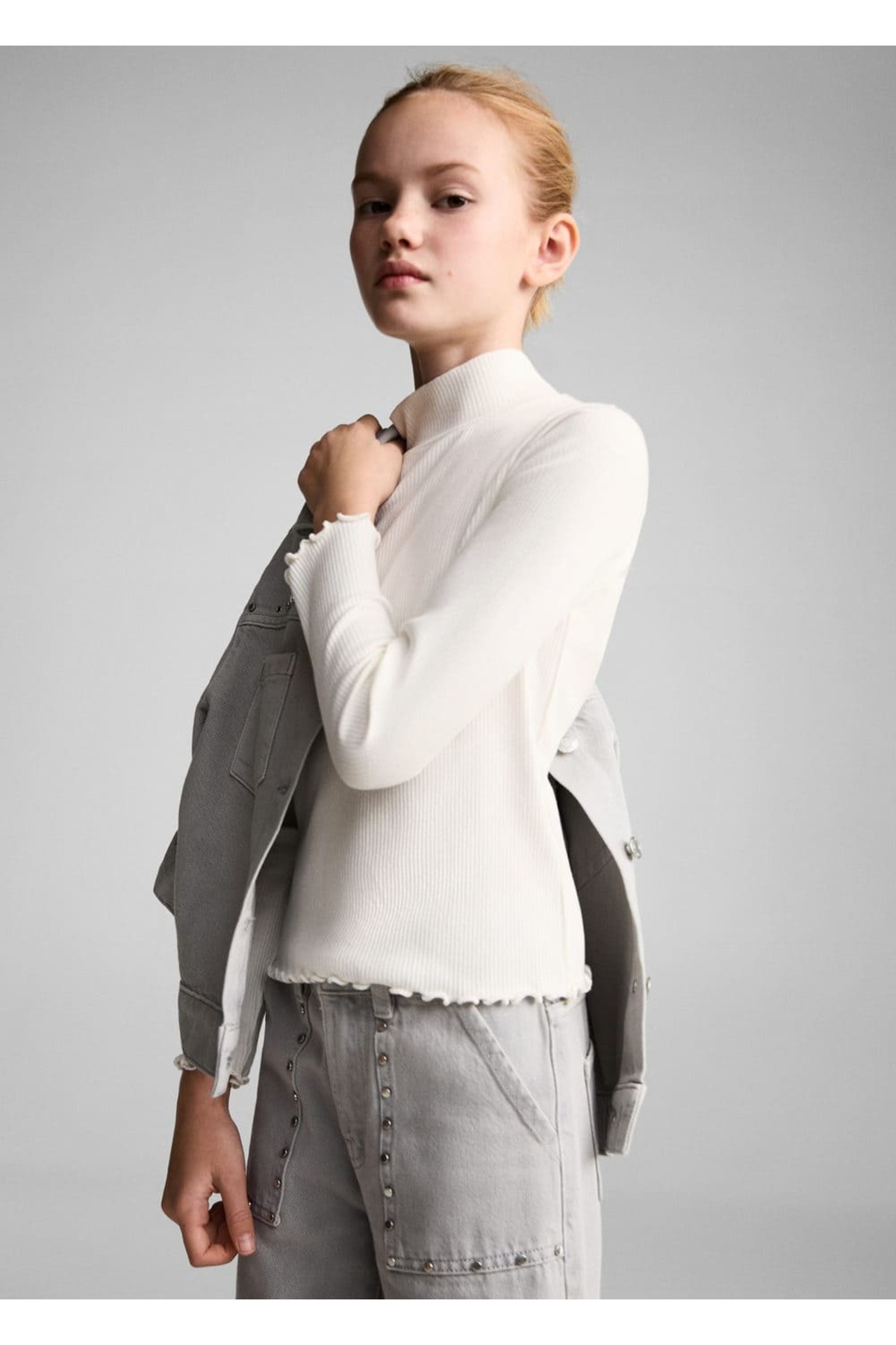 Lastikli dik yaka tişört