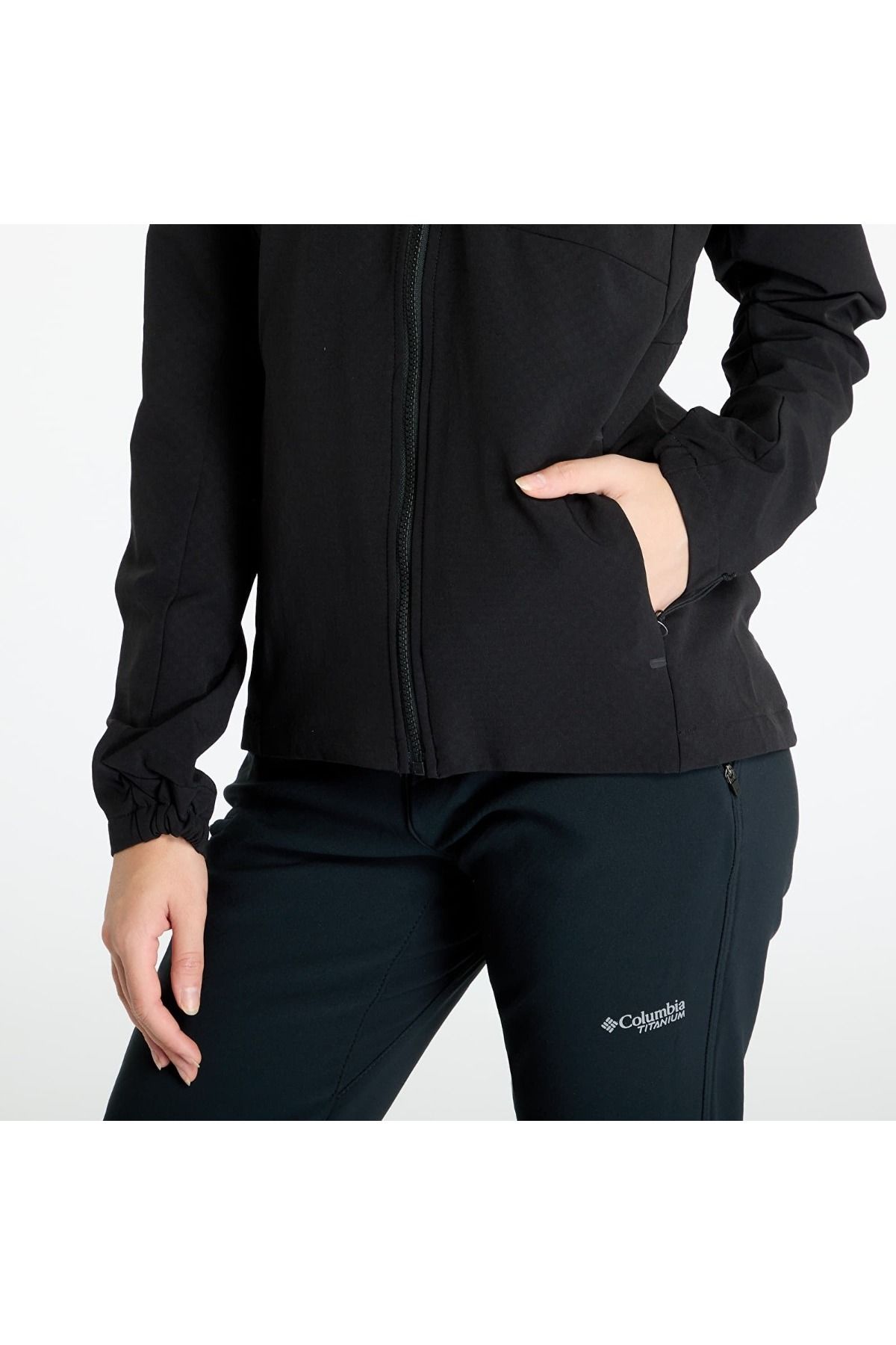 THE NORTH FACE-Mountain Athletics Softshell Damen-Kapuzenjacke in Schwarz 3