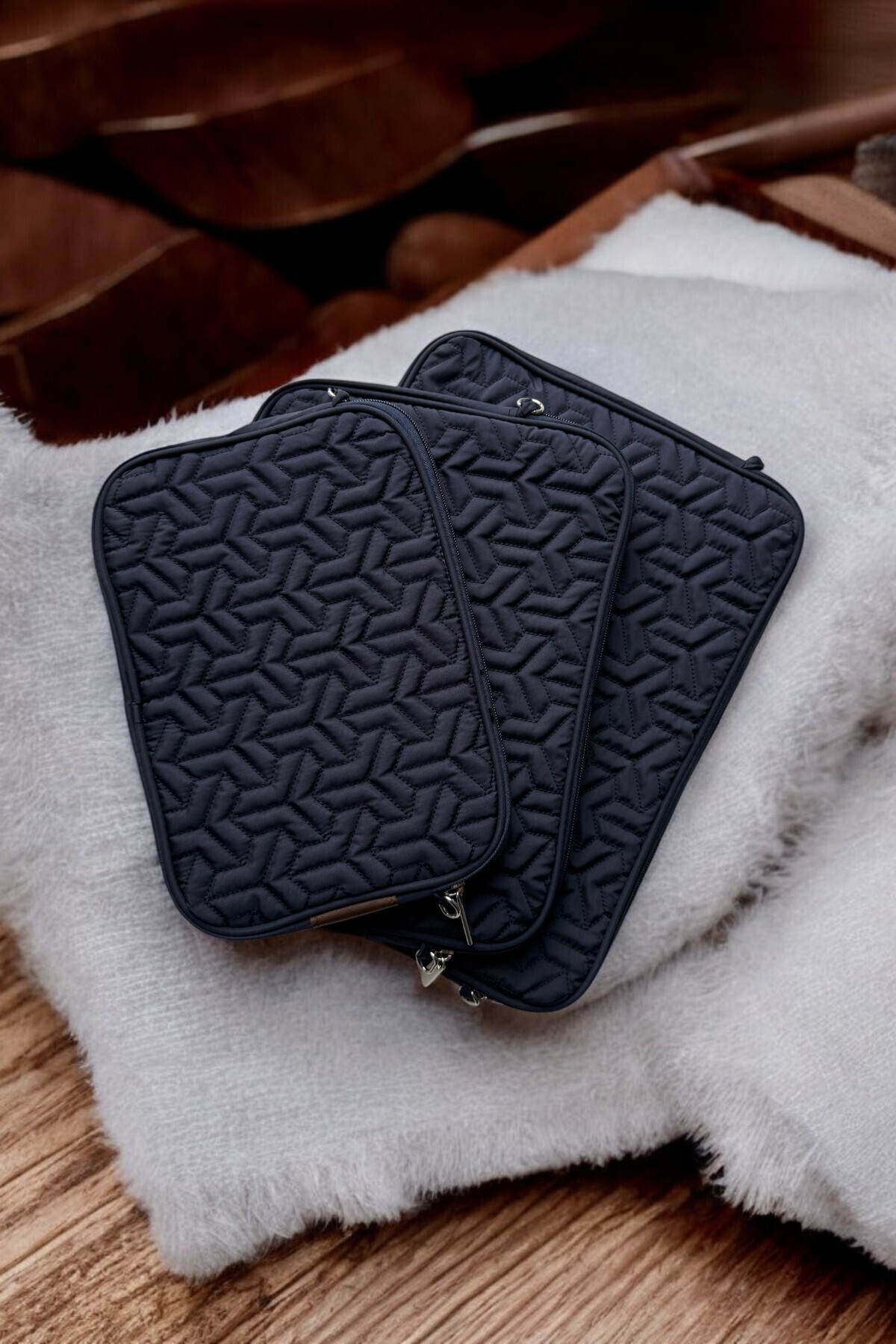 Aggu Bebe-MacBook Air Pro 15" and 16" Quilted Computer Case with Strap - Navy 2