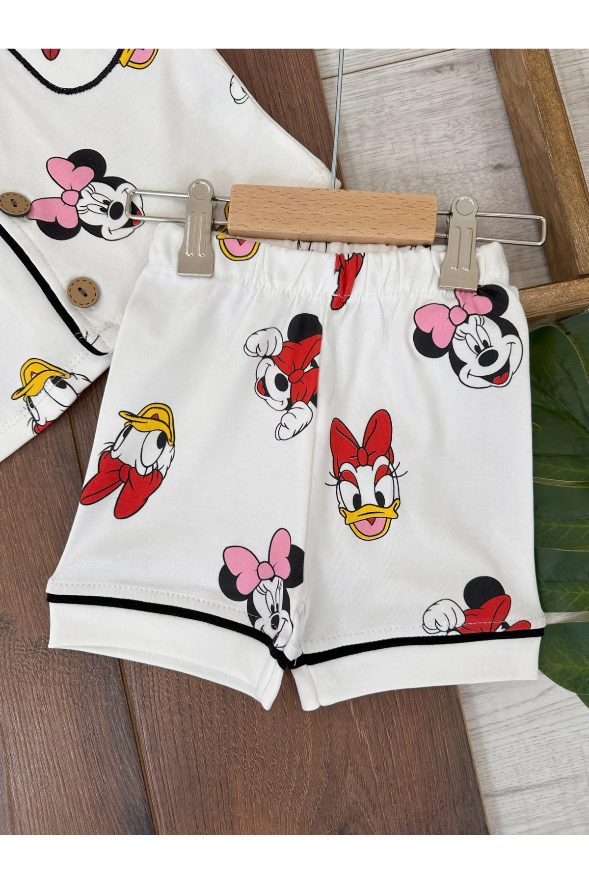 Bolly Baby %100 Pamuk Kruvaze Yaka Önden Düğmeli Yazlık Kız Bebek Pijama Takımı fotoğrafı 3 (önizleme)