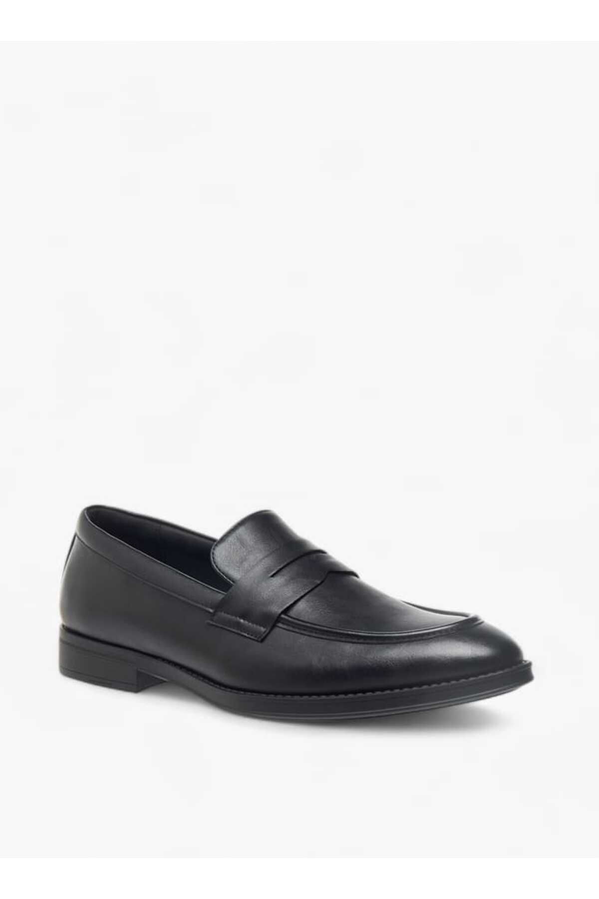LBL by Shoexpress-LBL by Shoexpress Solid Loafers with Cutout Detail 2
