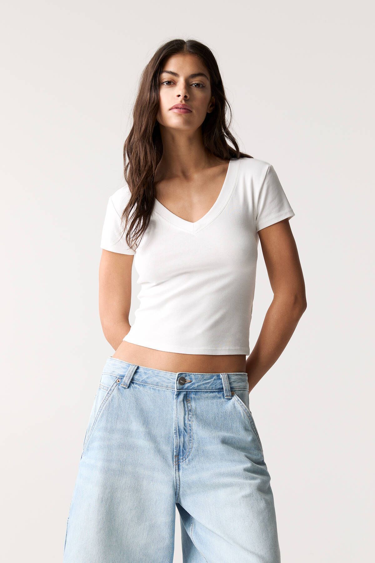 Pull & Bear-V-neck T-shirt 1