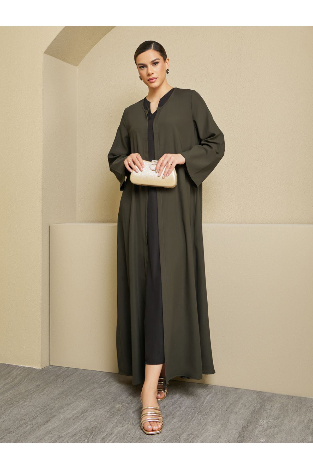 Styli-Regular Fit Front Open Crepe Abaya 1