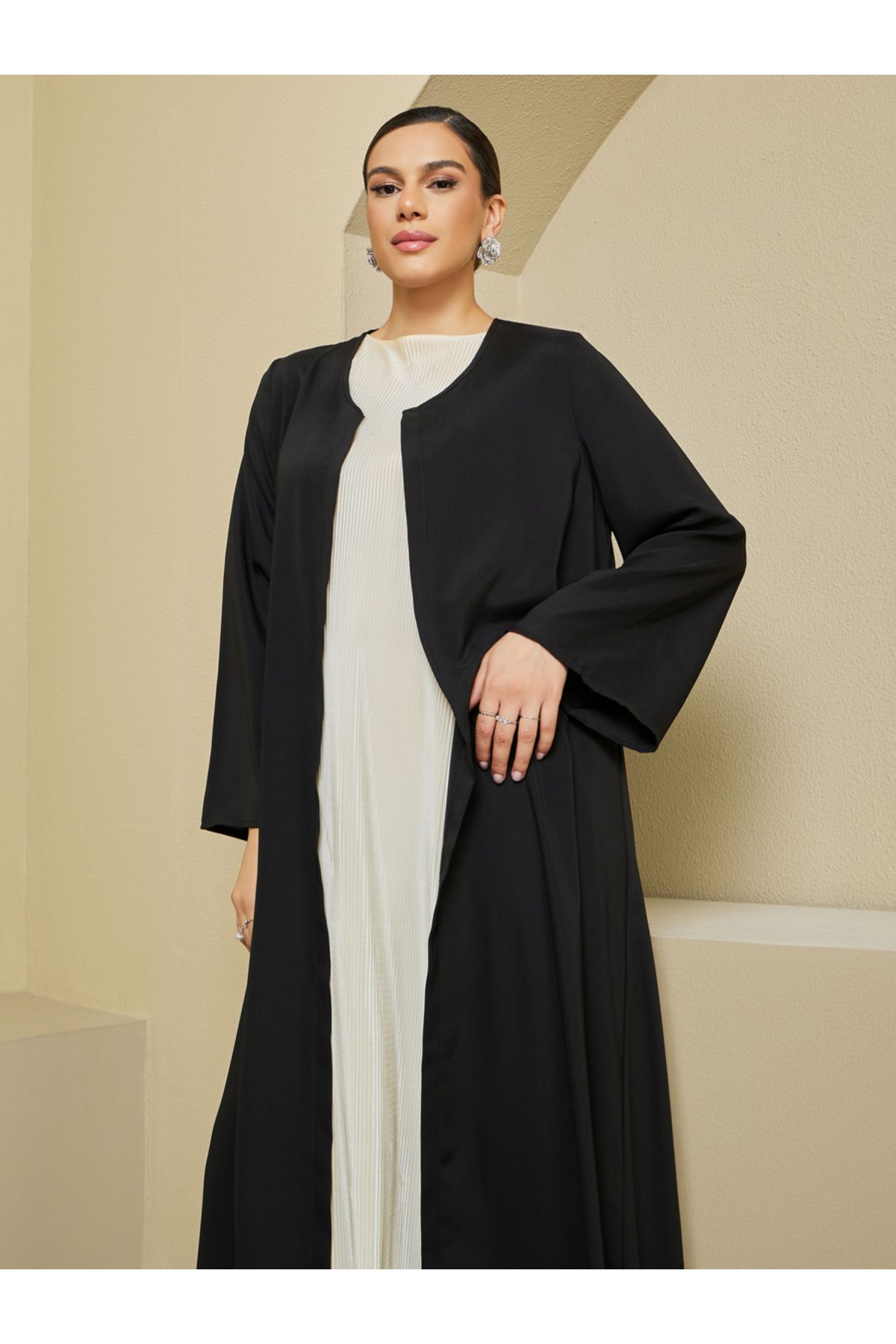 Styli-Regular Fit Front Open Crepe Abaya 3