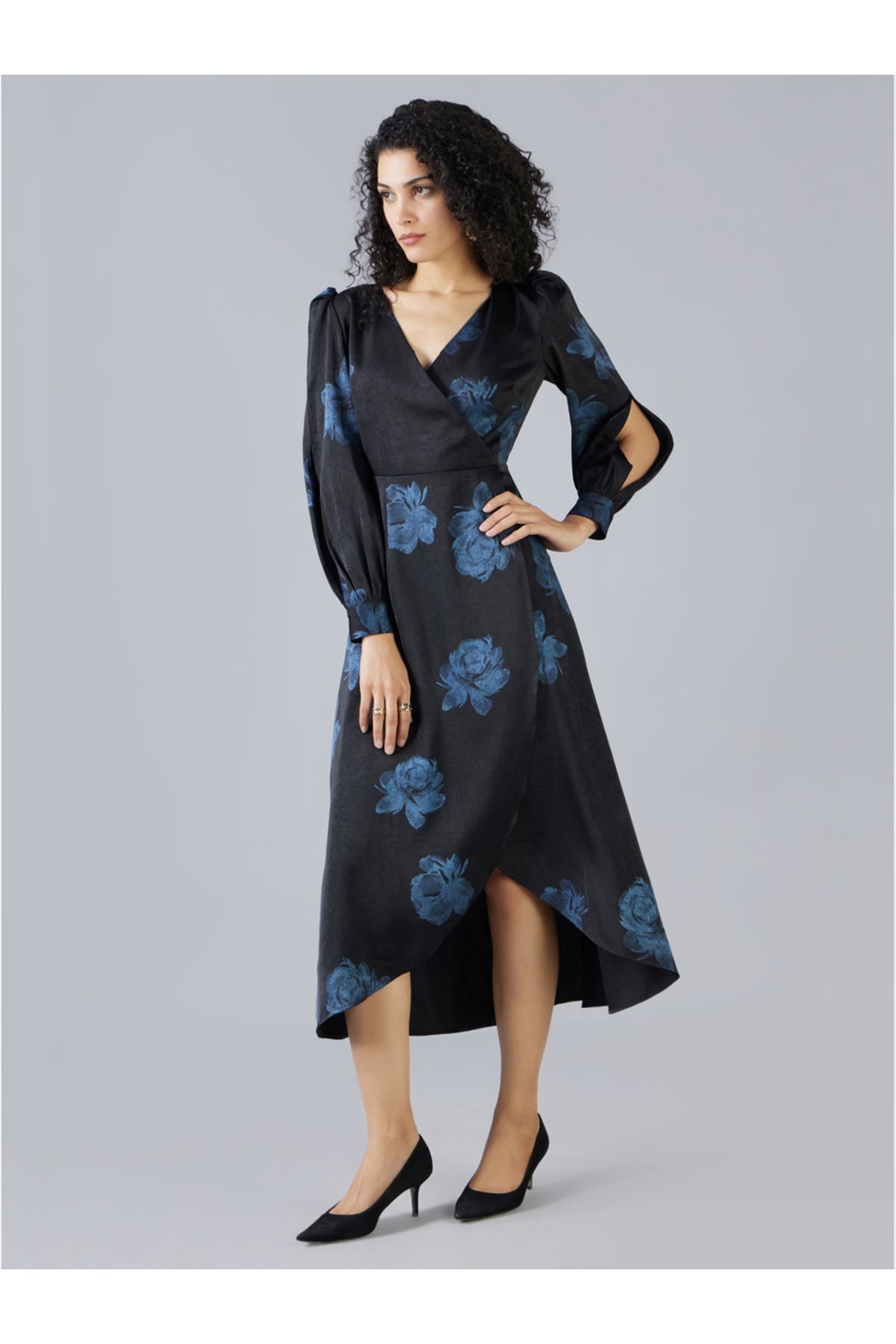 Mish By Styli-Floral Print Wrap Front Midi Dress with Slit Sleeves 4