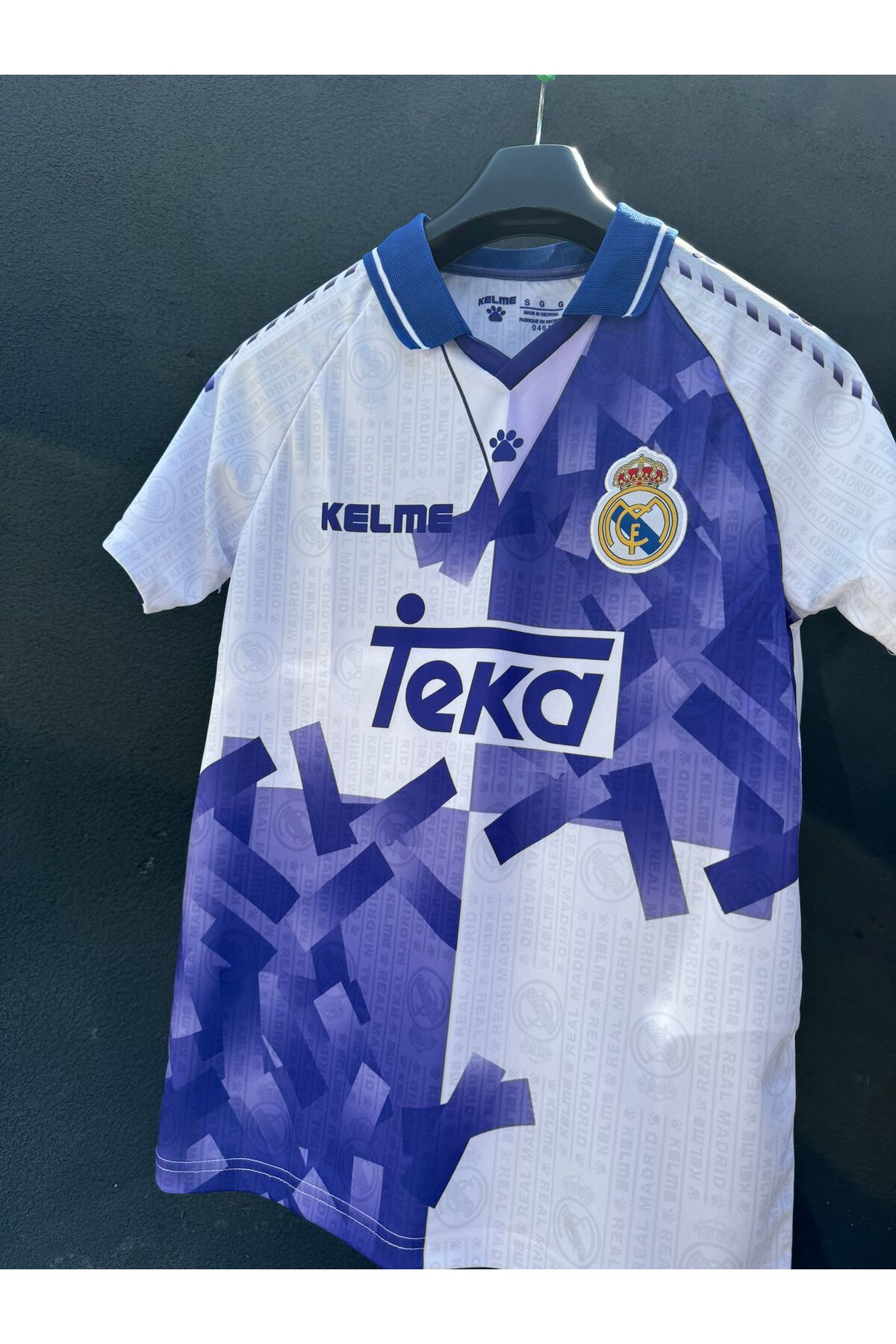 راول ريترو وايت للبالغين جيرسي