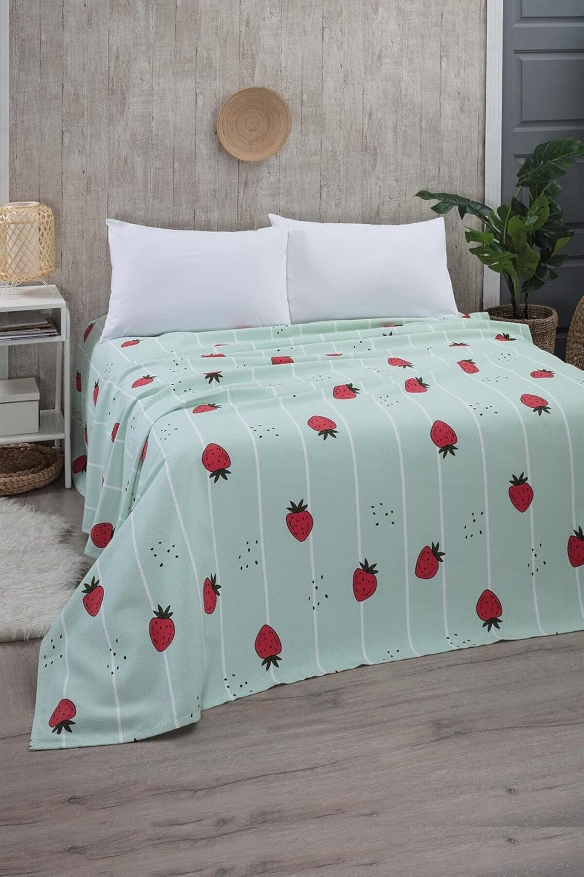 STOREMAX Çilek Desenli Tek Kişilik Pike Yatak Örtüsü 170 x 230