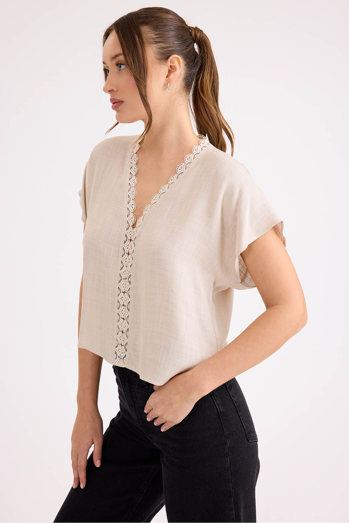 Vitrin-V-Neck Laced Short Sleeve Linen Blouse 3