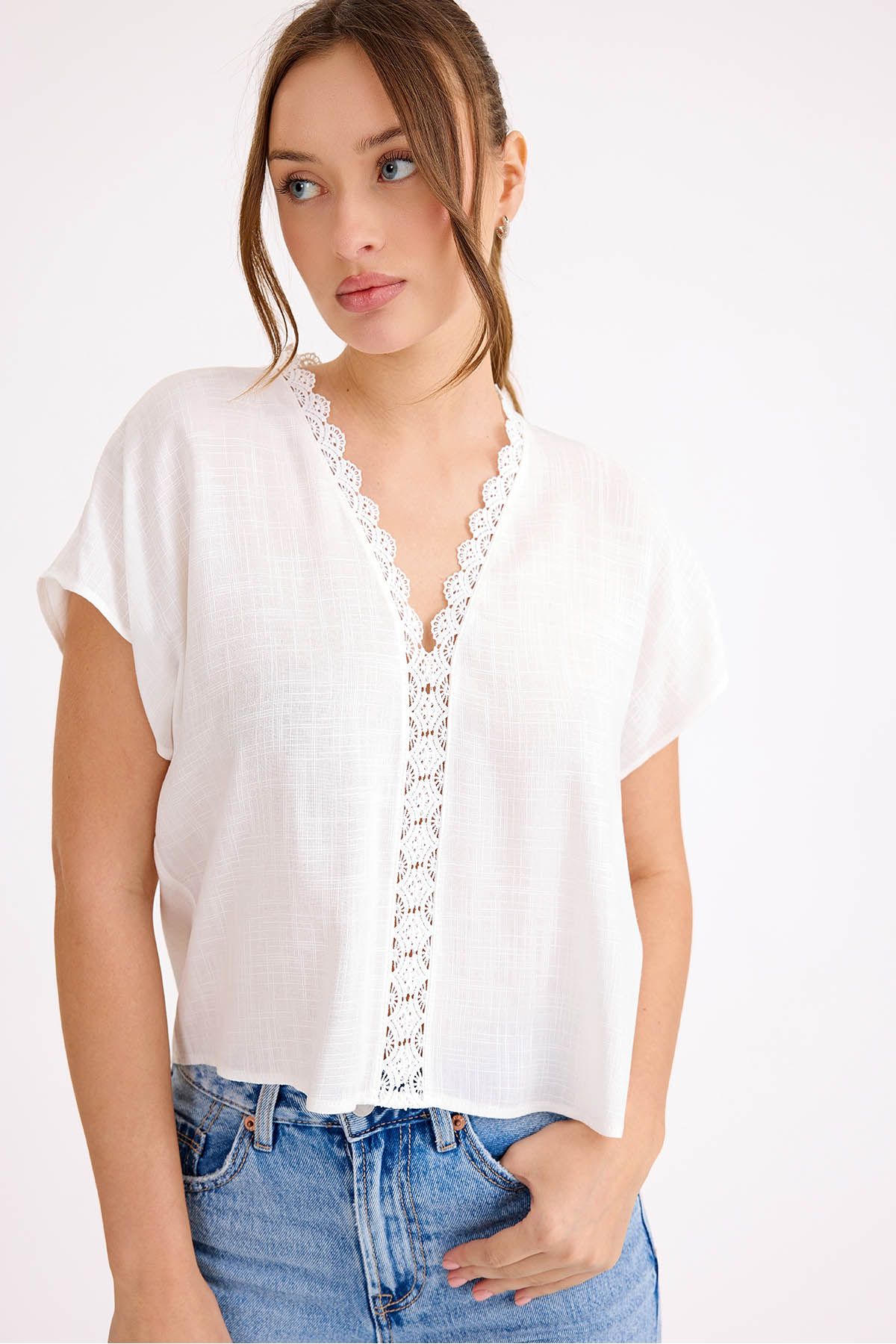 Vitrin-V-Neck Laced Short Sleeve Linen Blouse 5