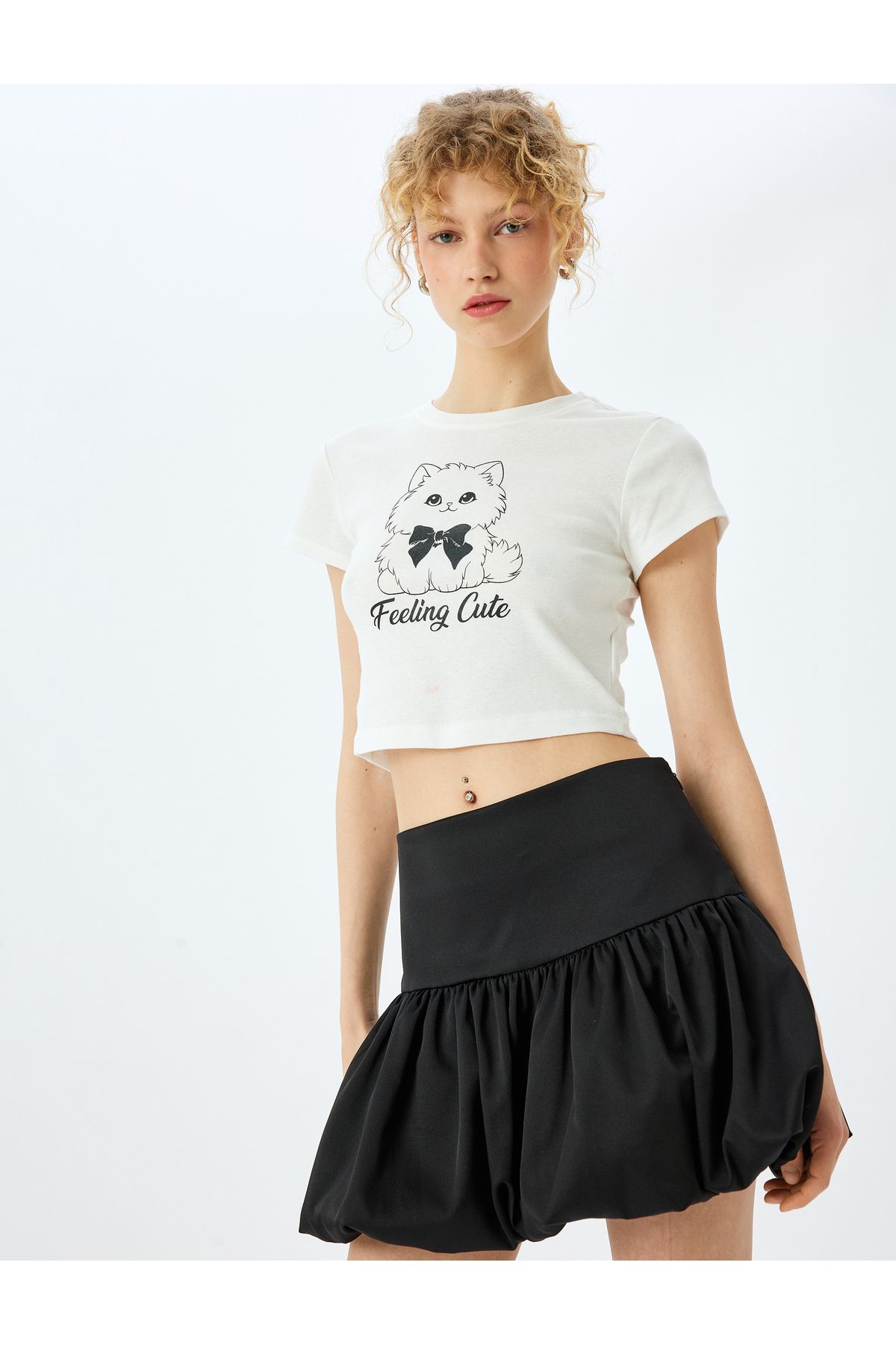 Koton Yeni Sezon Kedi Baskılı Crop Bisiklet Yaka Slim Fit Tişört