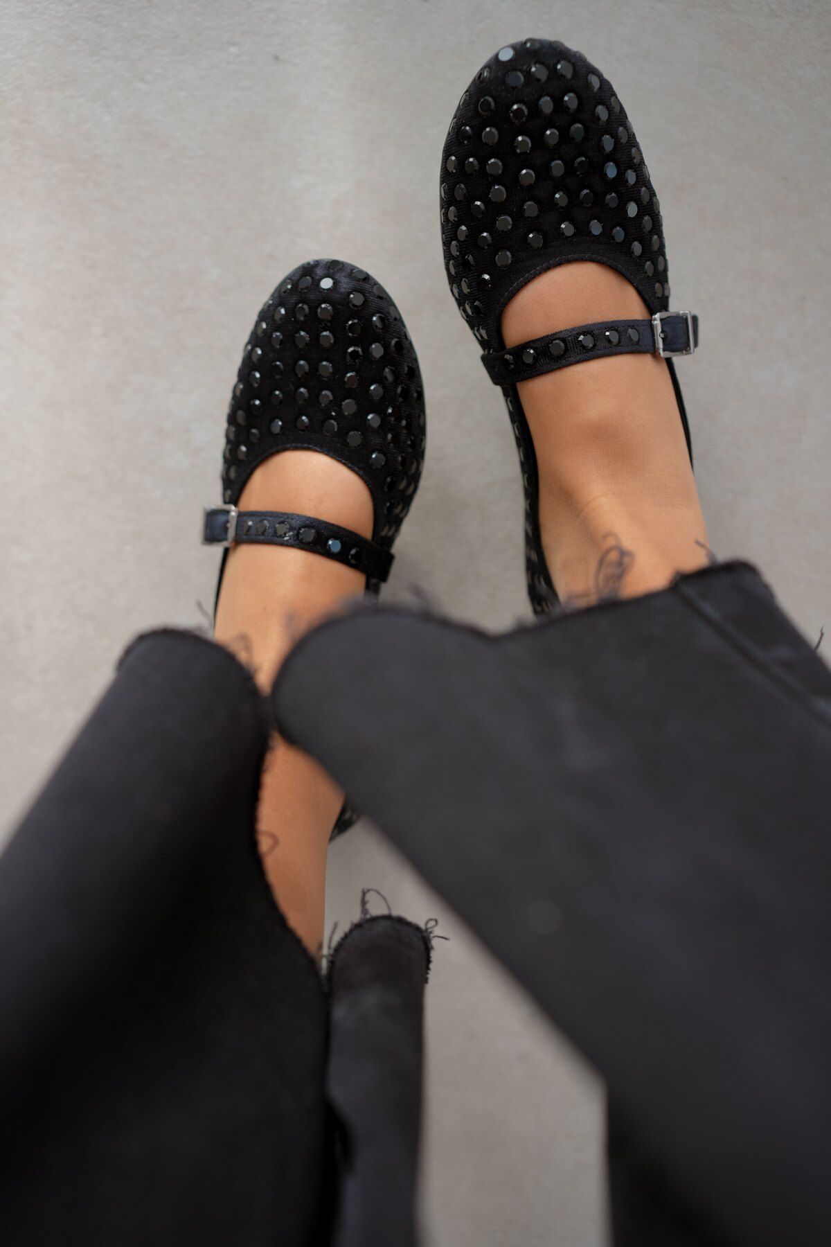 selinshoes-Caren Black Velvet - Balerini de damă cu glezne, cu detaliu strălucitor cu știfturi 5