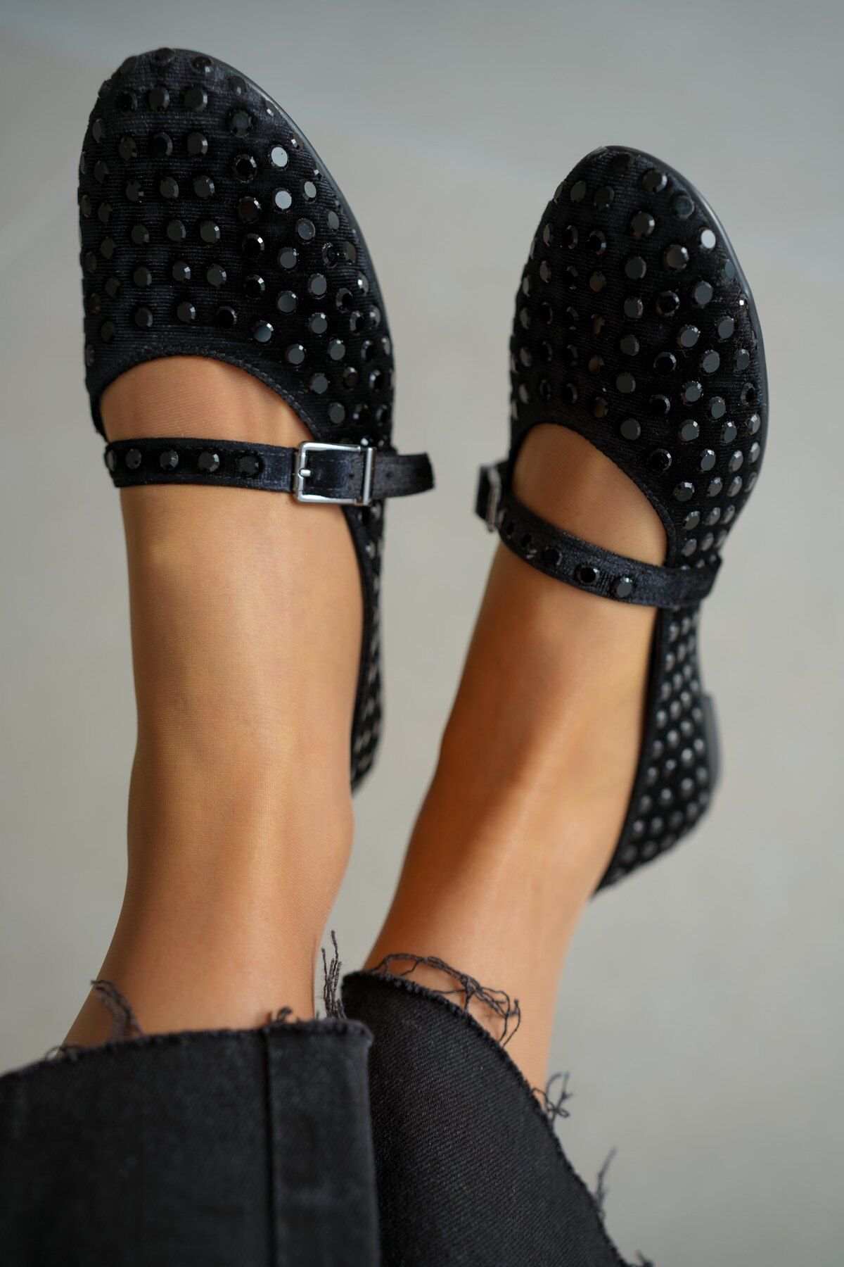 selinshoes-Caren Black Velvet - Balerini de damă cu glezne, cu detaliu strălucitor cu știfturi 4
