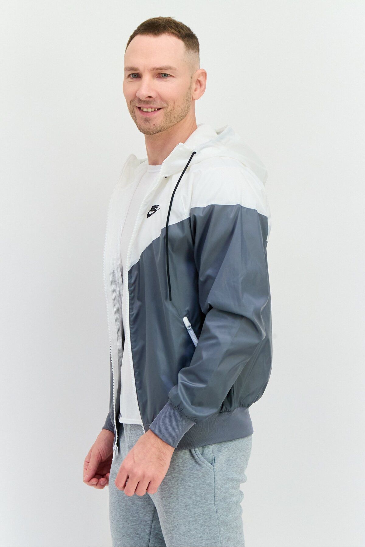 Nike-Men Sportswear Fit Embroidered Logo Outdoor Jacket, White 2