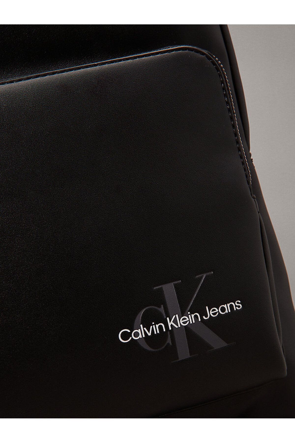 Calvin Klein-Soft Monogram Campus BP Angled 40 5