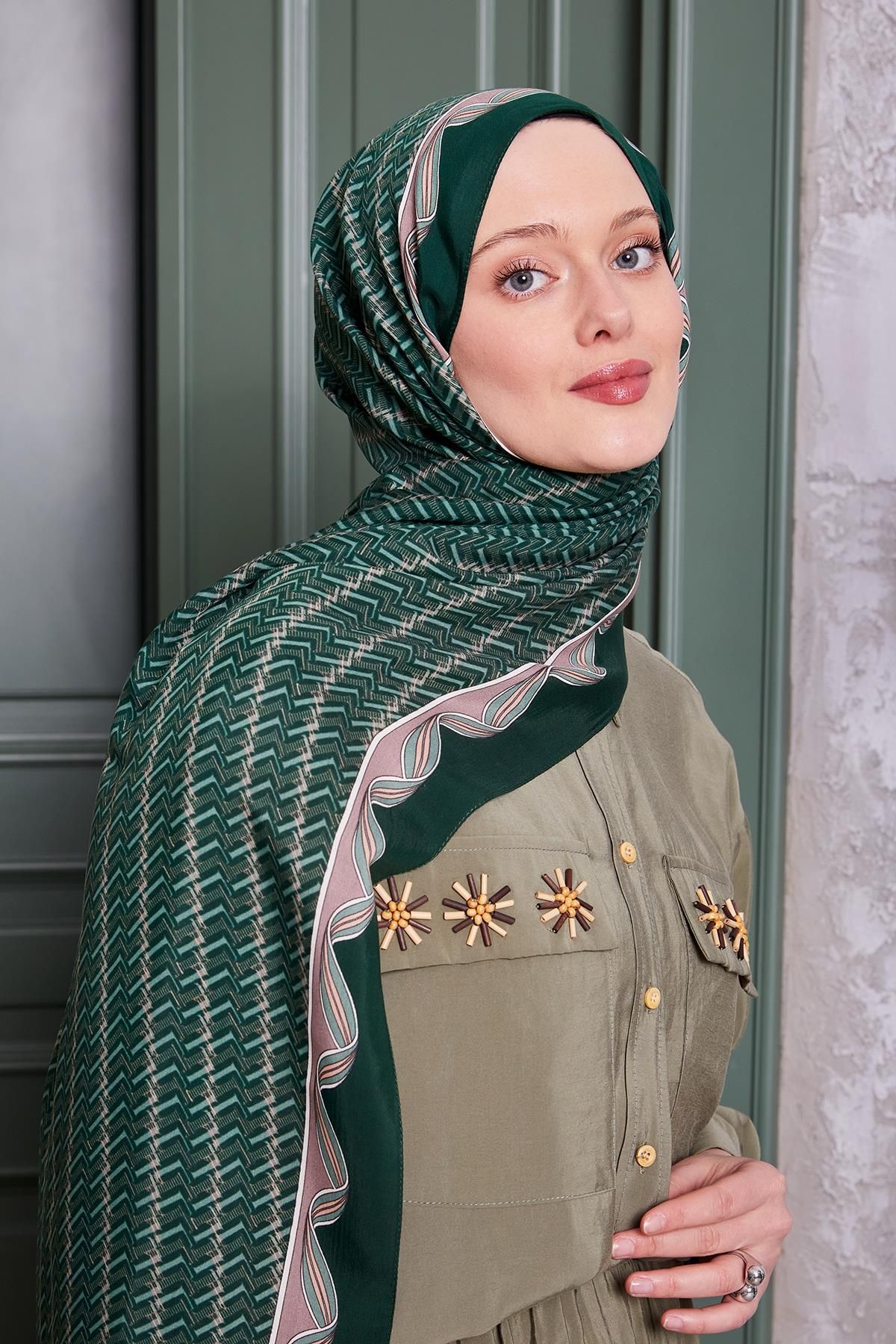 Levidor-Emerald Maze Pattern Royal Shawl 2