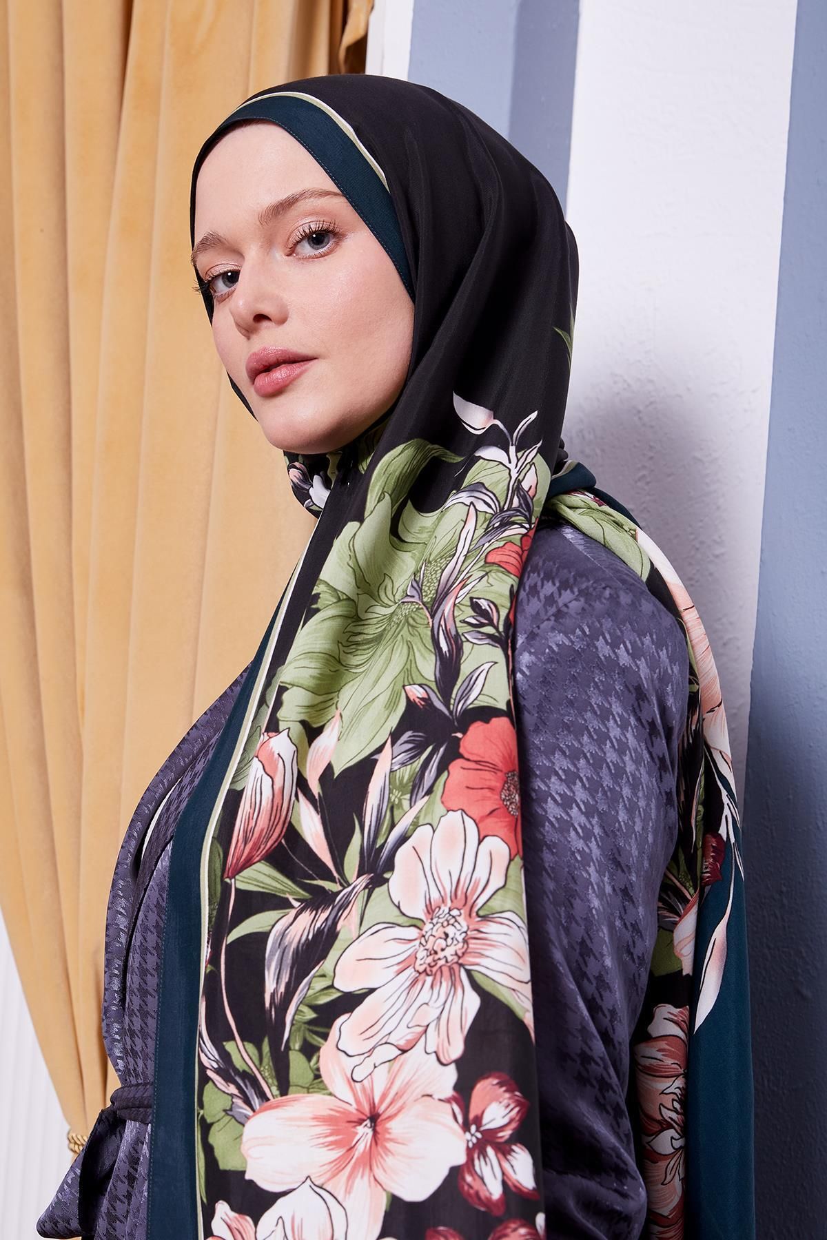 Levidor-Petroleum Green Edge Flower Pattern Royal Shawl 3