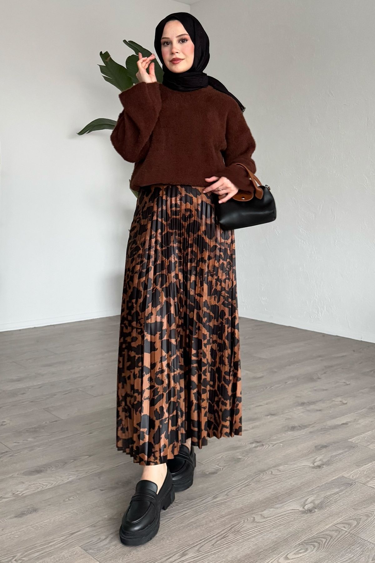 InStyle-Large Leopard Print Pleated Tan Skirt 1