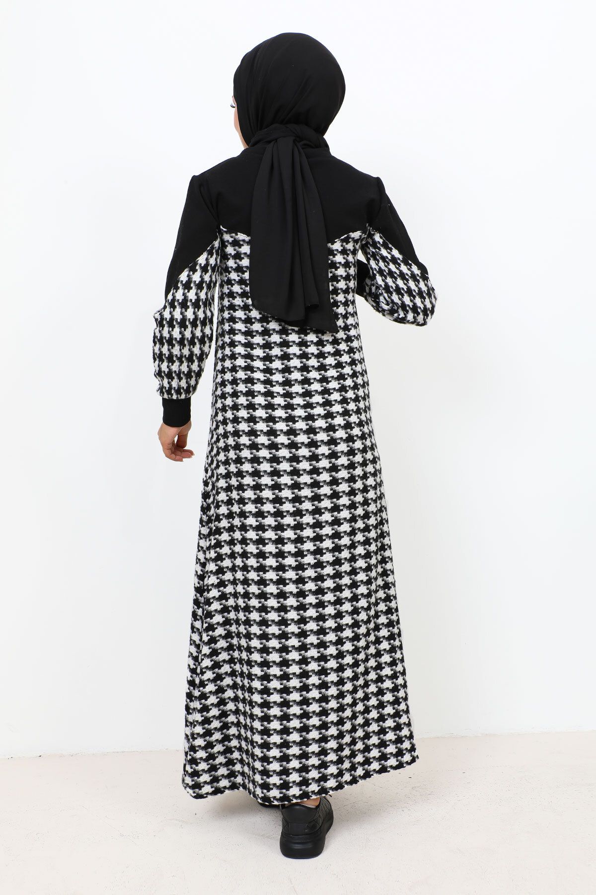 Tesettür Dünyası-Kleid mit Hahnentrittmuster TSD231102 Weiß 5