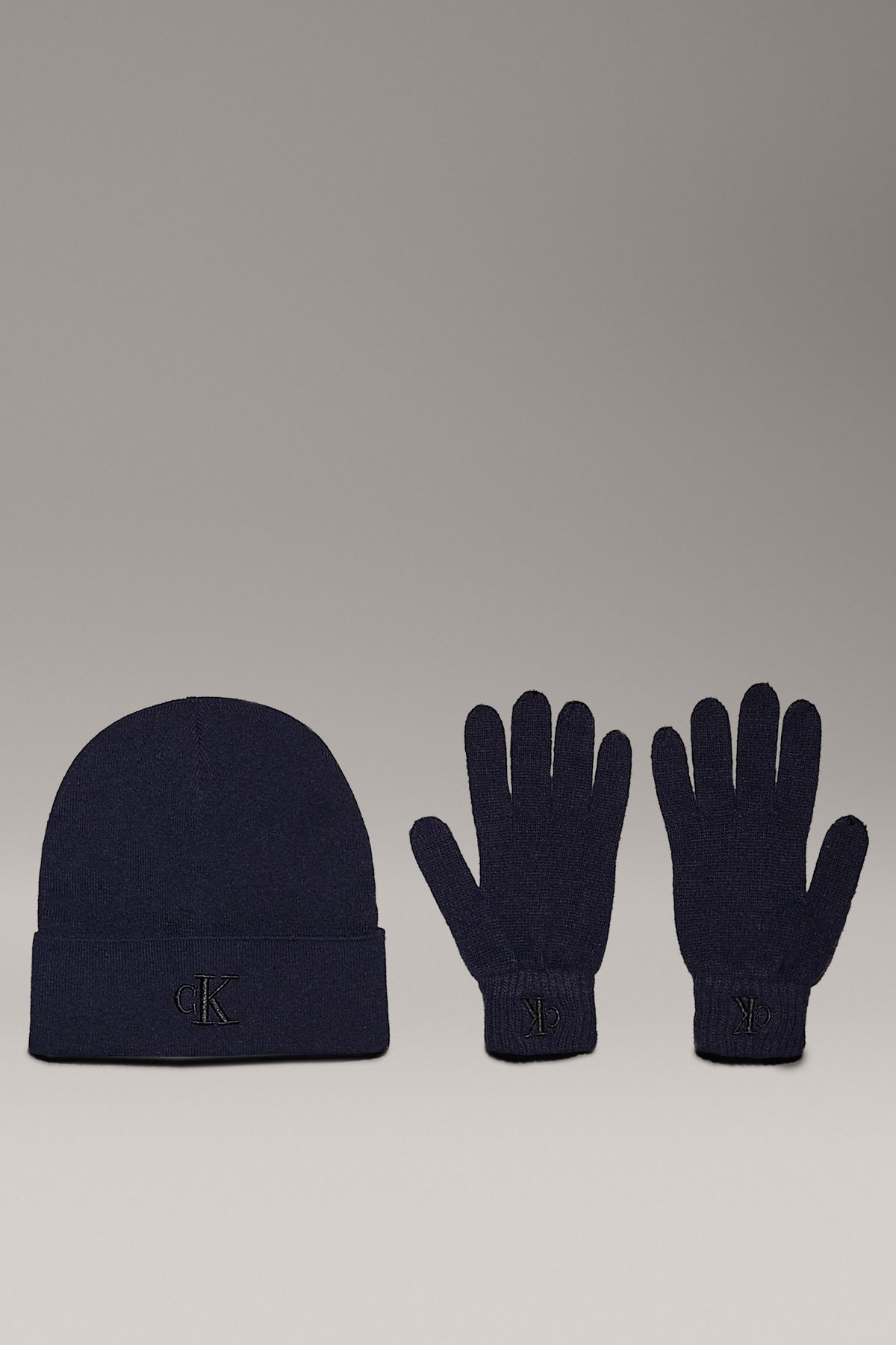 Calvin Klein Jeans-Mono Embro Geschenk Beanie und Handschuhe Set 10