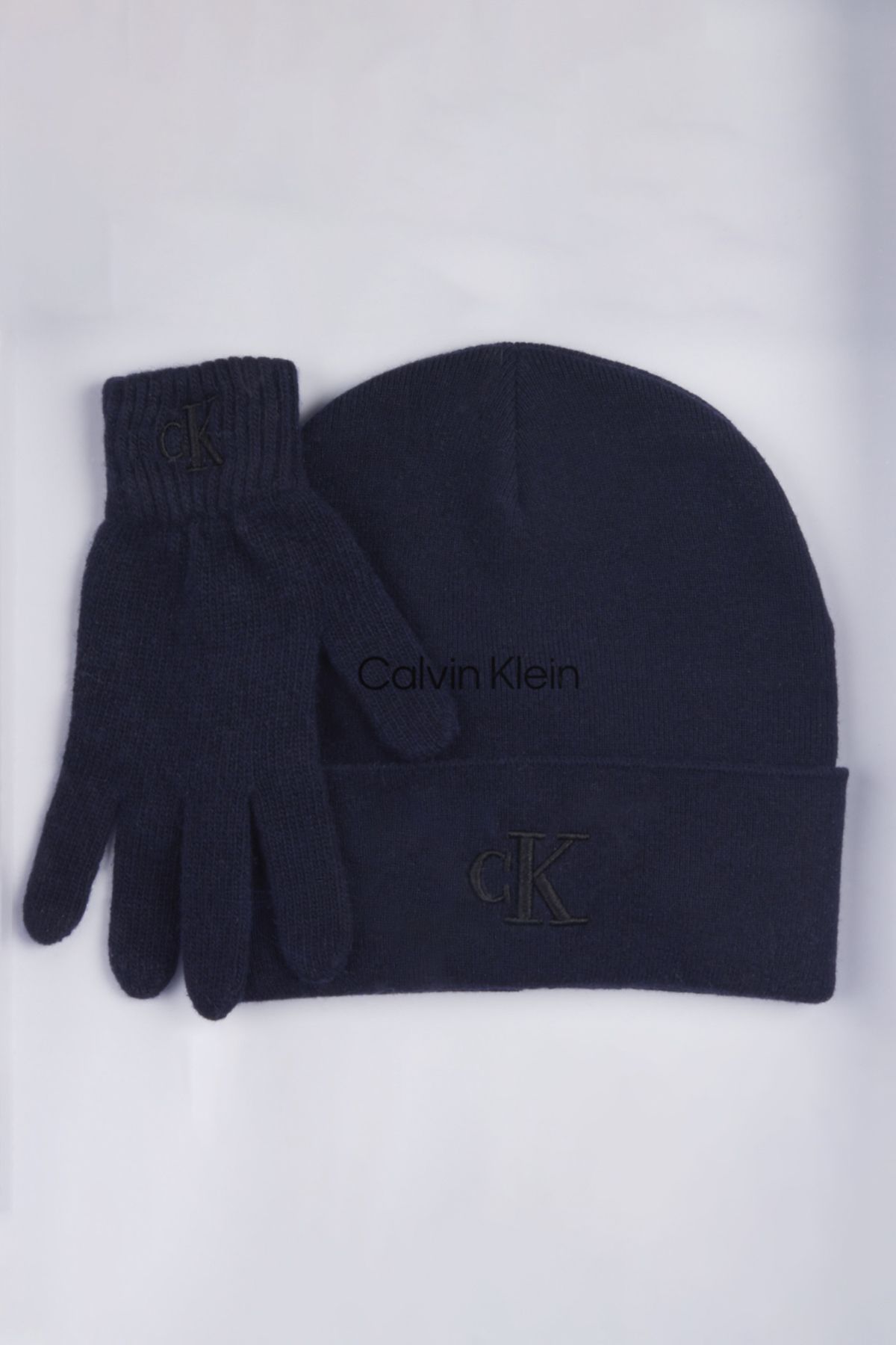 Calvin Klein Jeans-Mono Embro Geschenk Beanie und Handschuhe Set 6