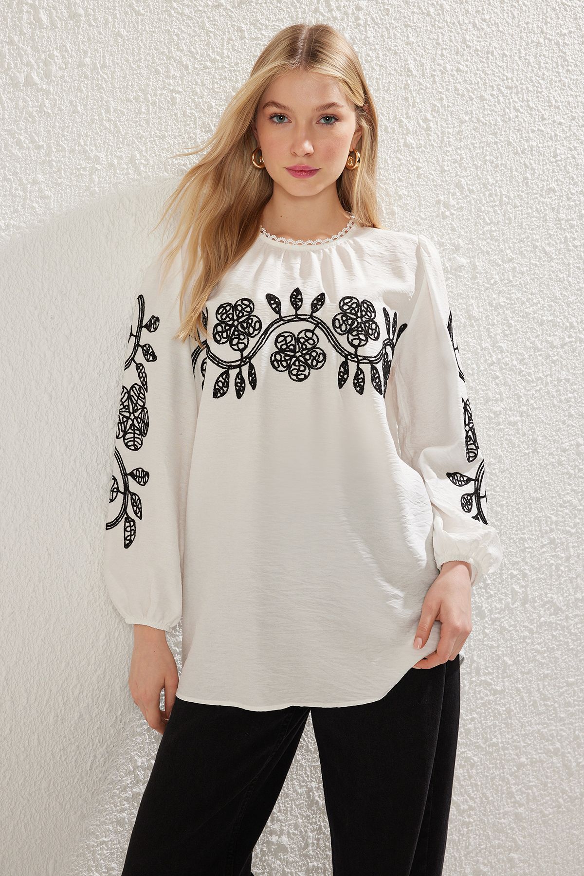 Trendyol Modest-Ecru haftowana, szczegółowa, tkana koszula hidżabowa Tctss25Uk00009 3
