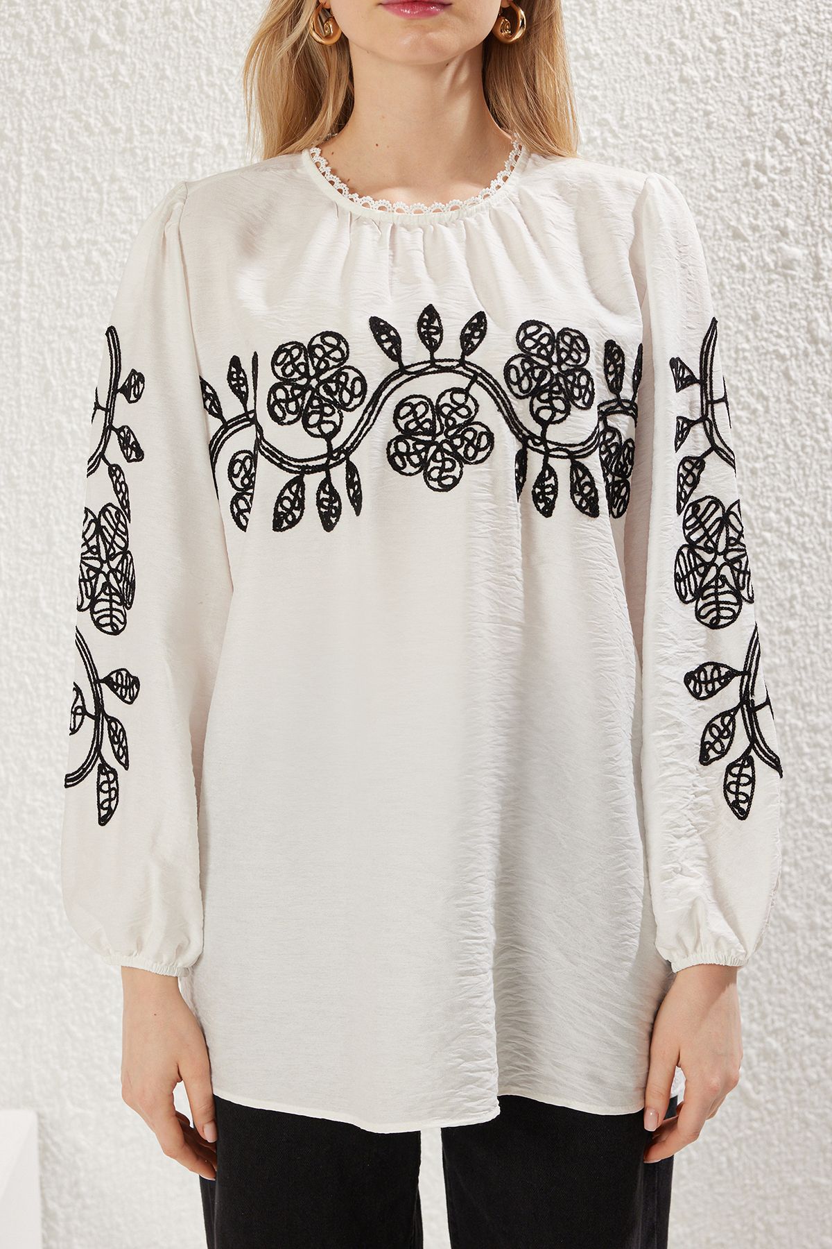 Trendyol Modest-Ecru haftowana, szczegółowa, tkana koszula hidżabowa Tctss25Uk00009 4