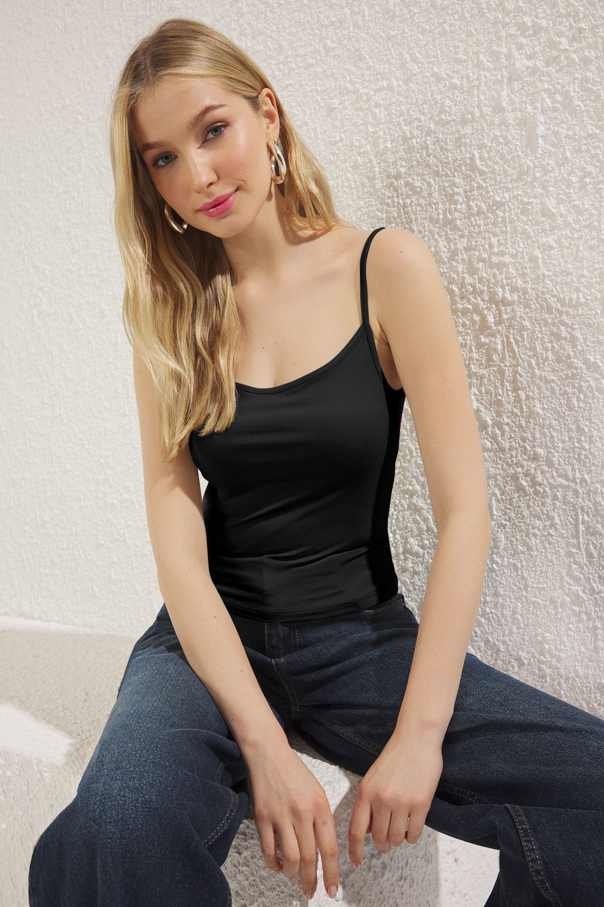 Trendyol Collection Czarny, Poliamidowy Pasek, Body-sitting, Regularny Rozmiar, Dzianinowy Podkoszulek Twoss25al00025 Kobieta - XS