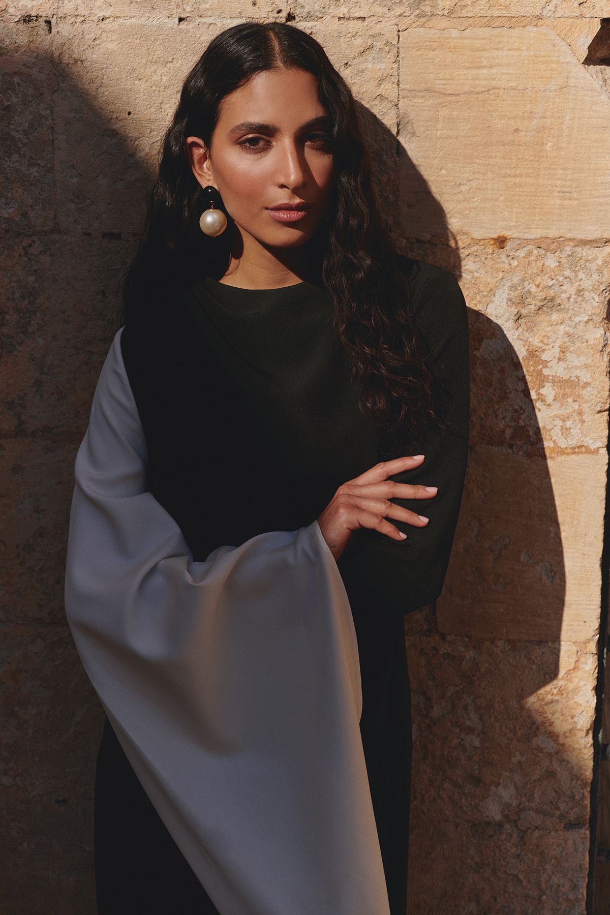 Trendyol Modest-Schwarz-weißes, detailliertes, gewebtes Abendkleid mit Wickeldetail TCTSS25DB00002 2