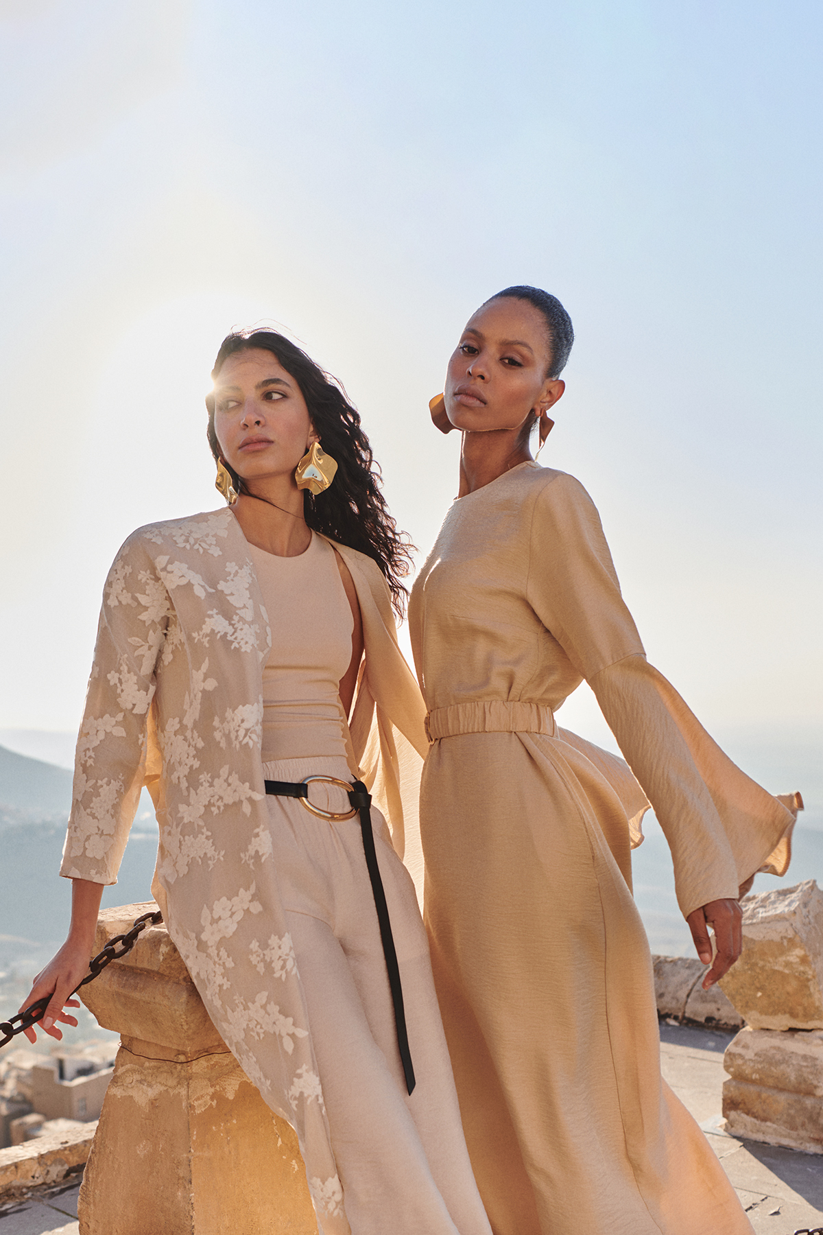 Trendyol Modest Beżowa sukienka tkana z paskiem TCTSS25EB00029