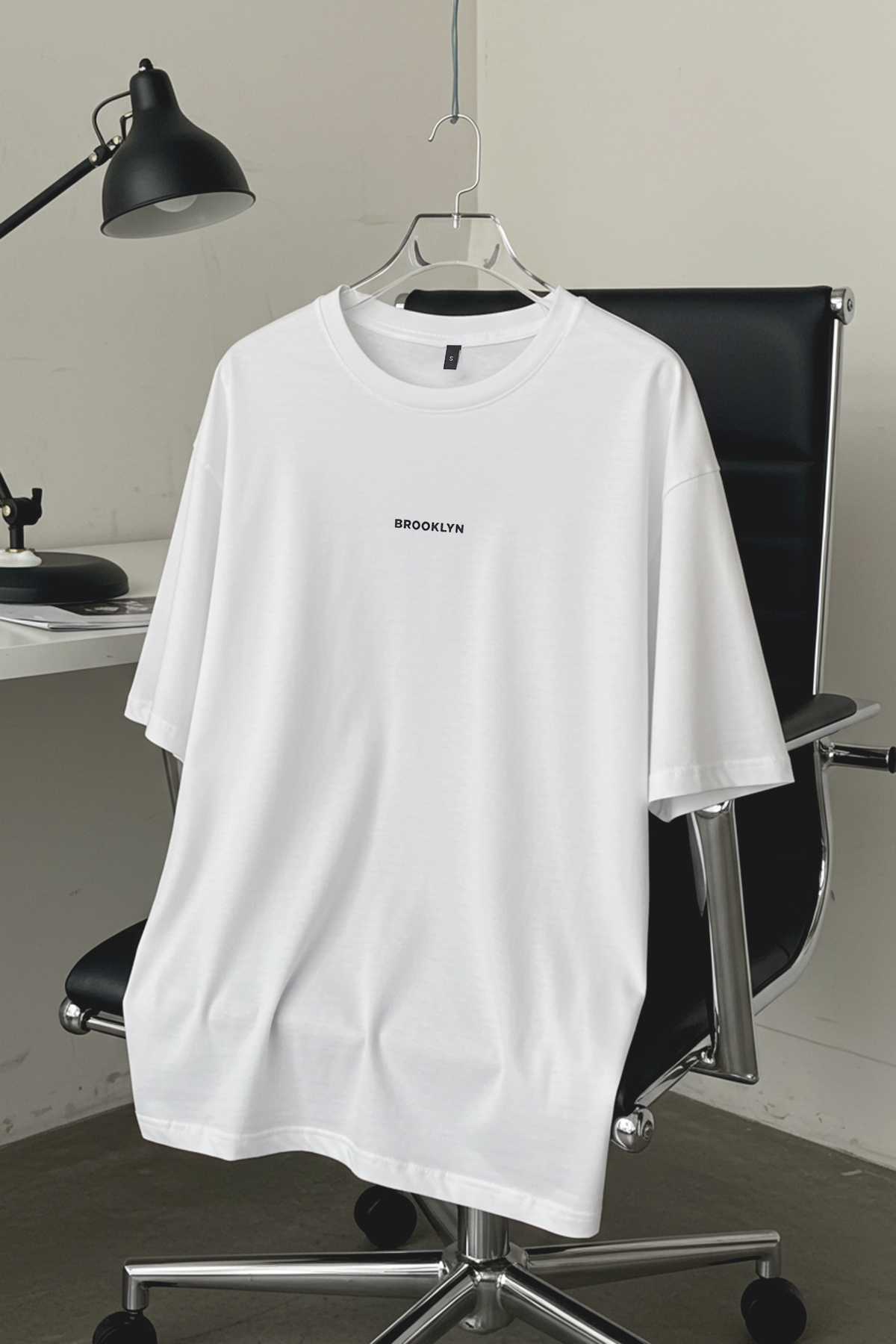 Trendyolmilla Man Beyaz Oversize/Geniş Kesim %100 Pamuklu Brooklyn Baskılı Tok Kumaş T-shirt TMNSS25TS00072