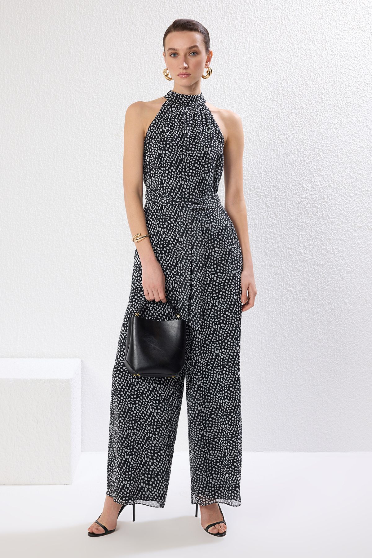 Trendyol Collection-Mehrfarbiger, mit Gürtel gefütterter, gewebter Chiffon-Overall TWOSS23TU00093 1