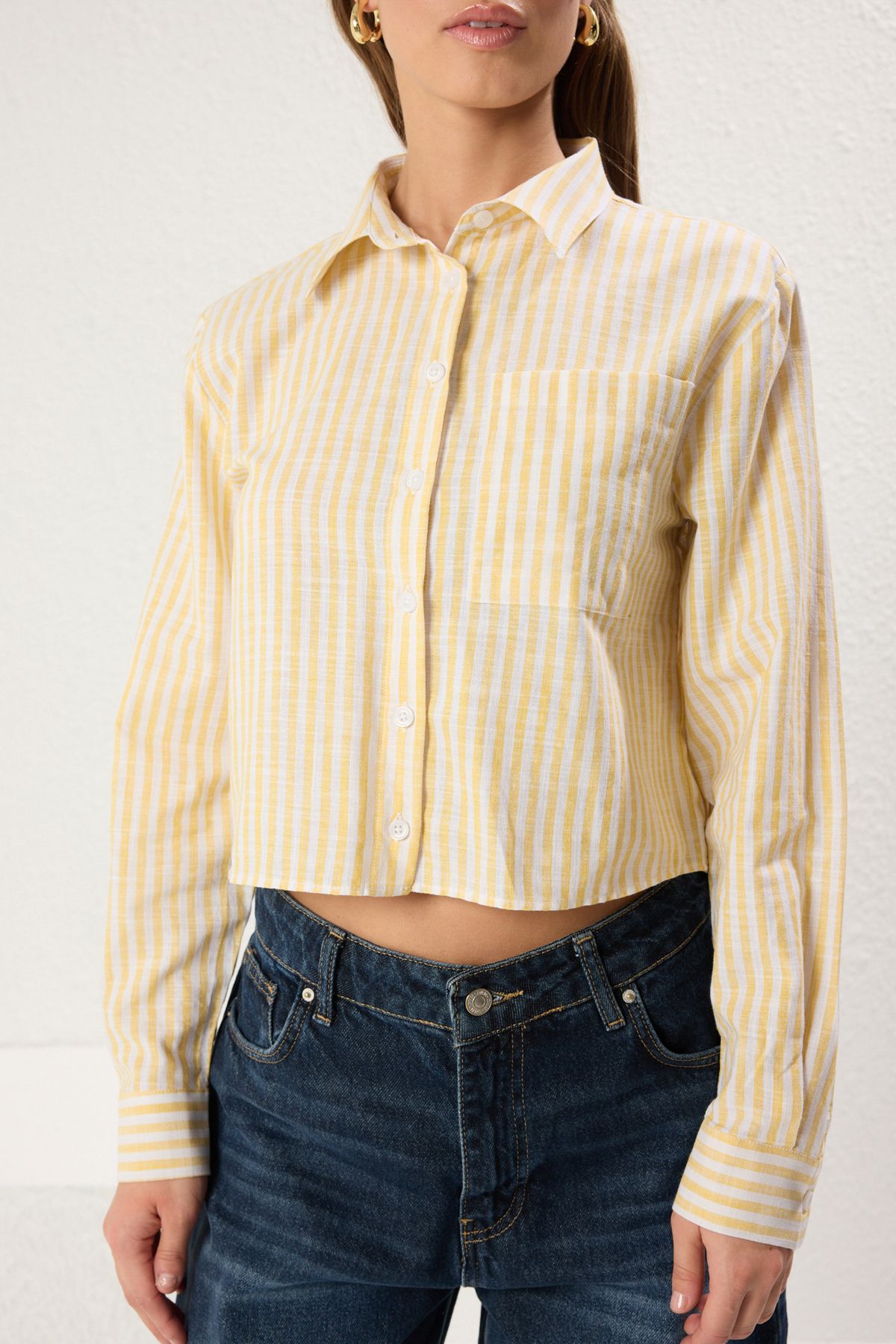 Trendyol Collection-Yellow Striped Crop Regular Boxy Die Woven Shirt Twoss25Go00106 3