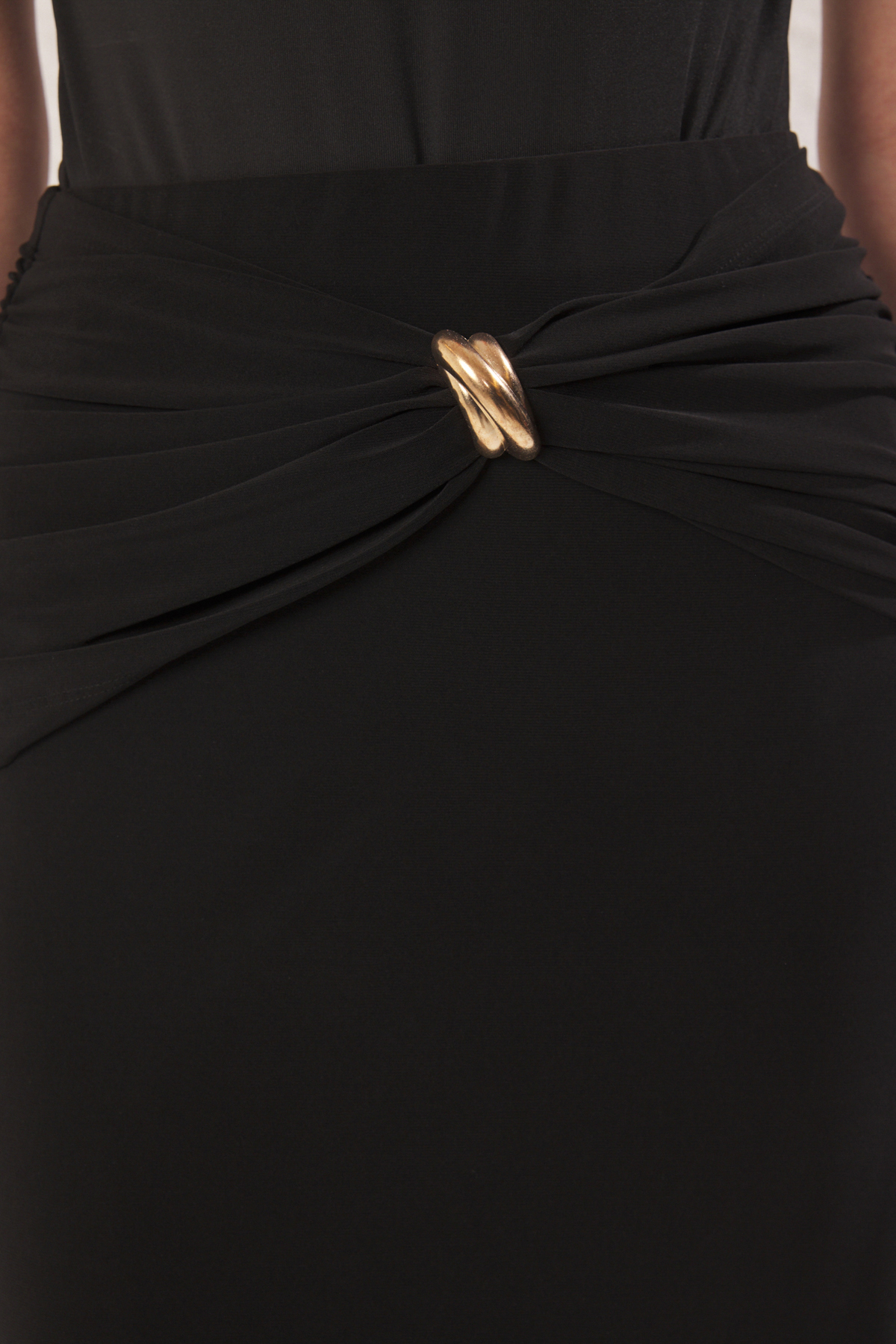 Trendyolmilla  Siyah Gold Aksesuar Detaylı Esnek Maxi Örme Balık Etek TWOSS25ET00110 - Görsel 4