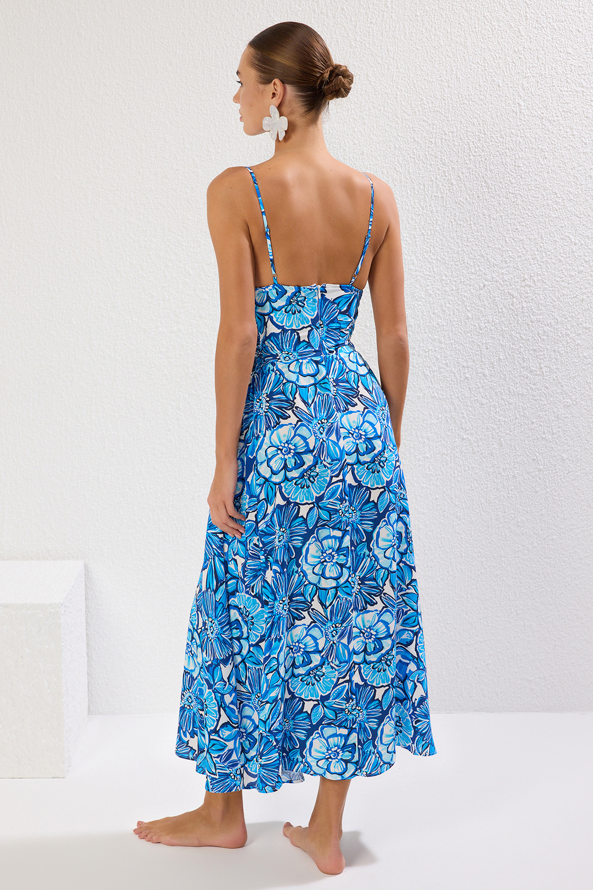 Trendyolmilla  Çiçek Desenli Dokuma Bağlama Detaylı Maxi Plaj Elbise TBESS24EL00098 - Görsel 5